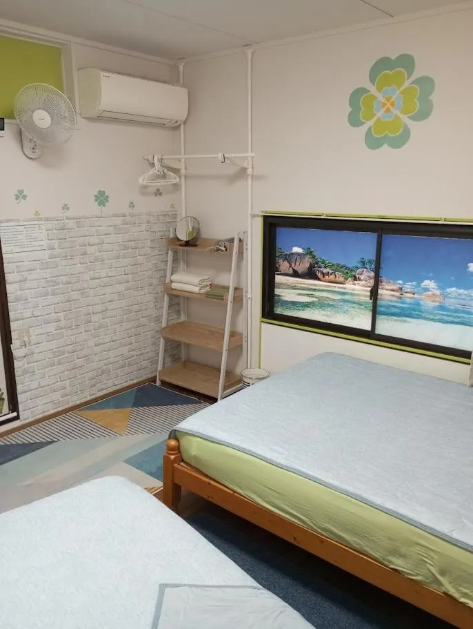 Bedroom, Bed in Mike's B&B Tokoname