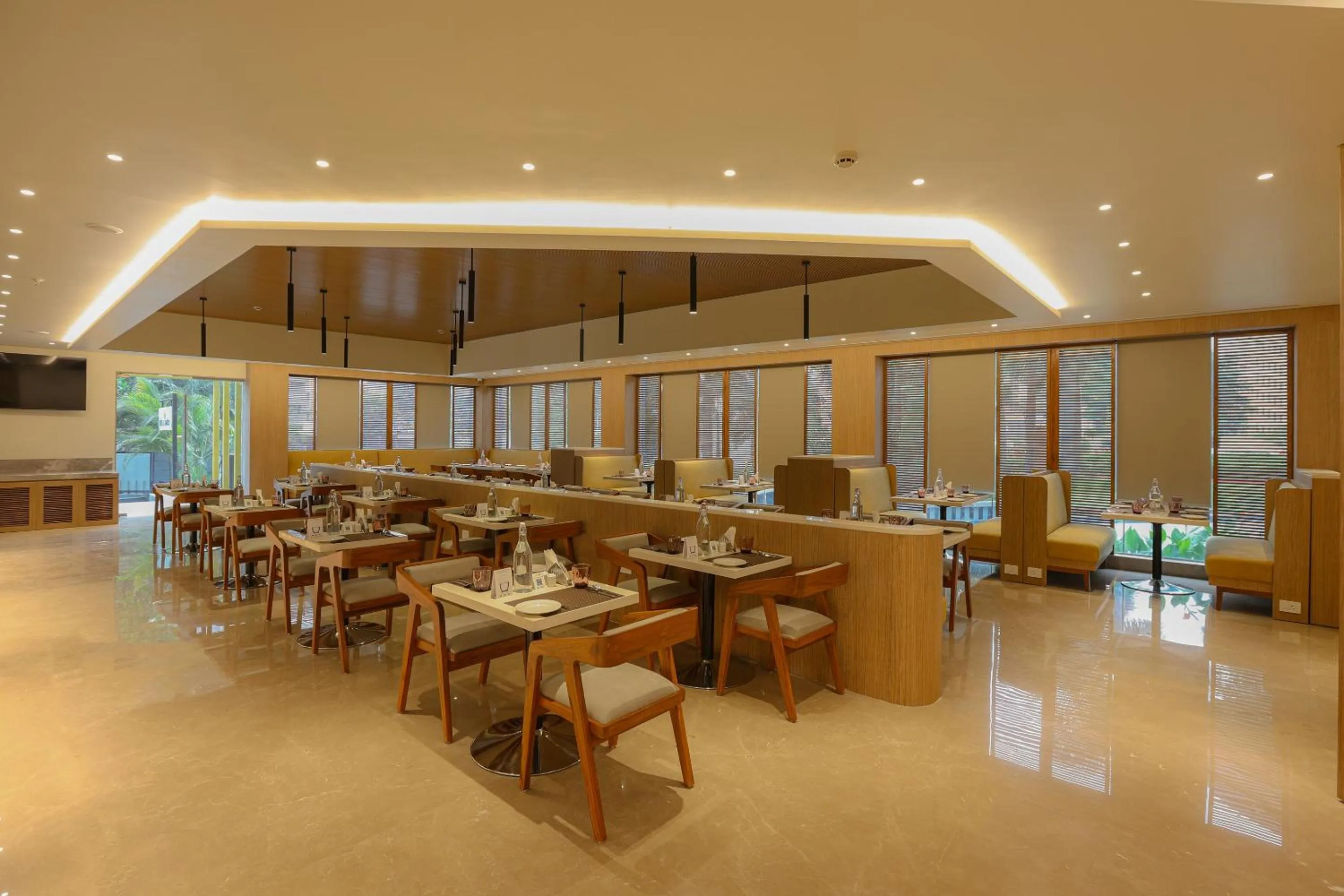 Restaurant/places to eat in Lemon Tree Hotel, Chinchwad, Pune