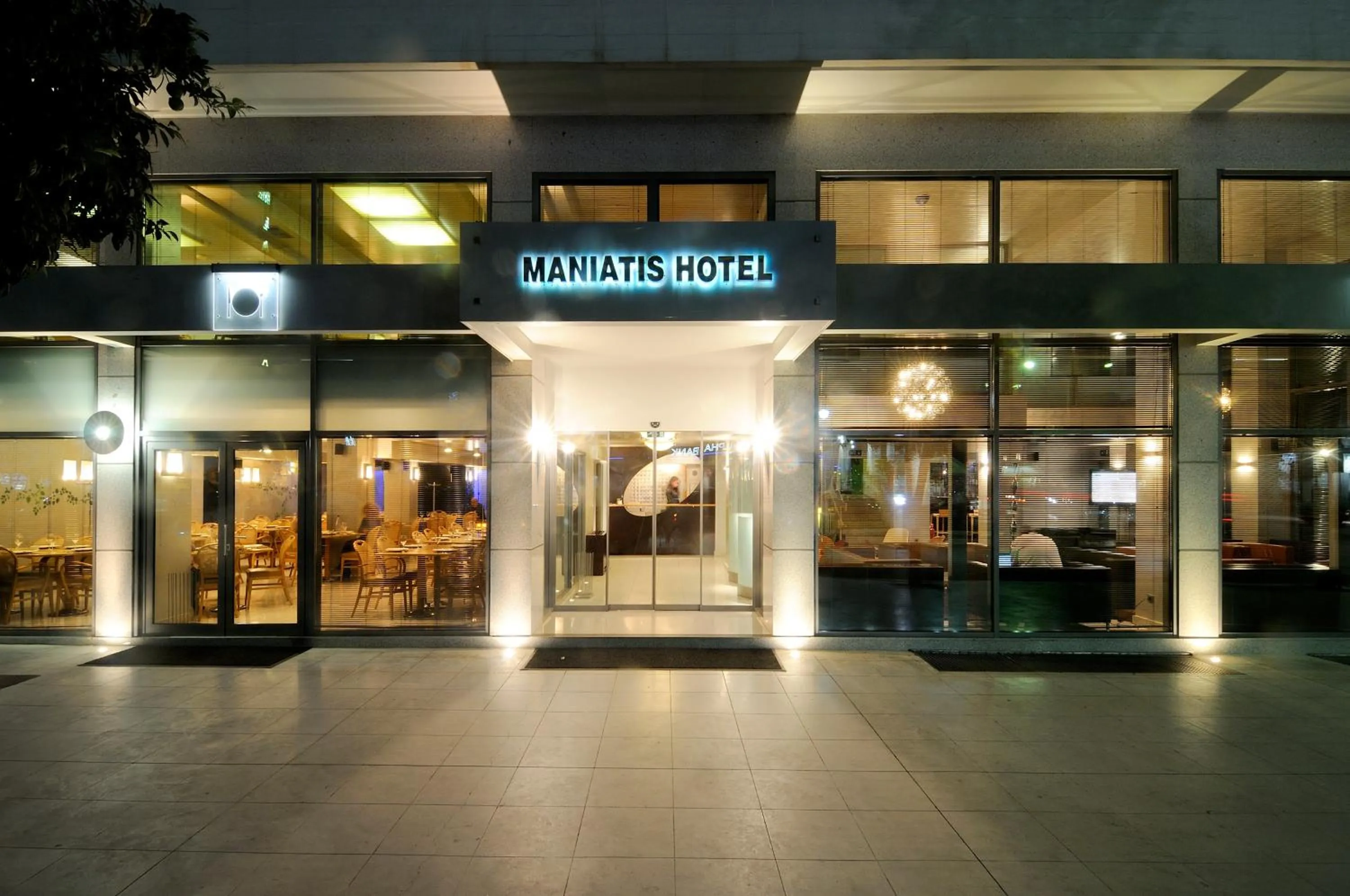 Facade/entrance in Maniatis Hotel