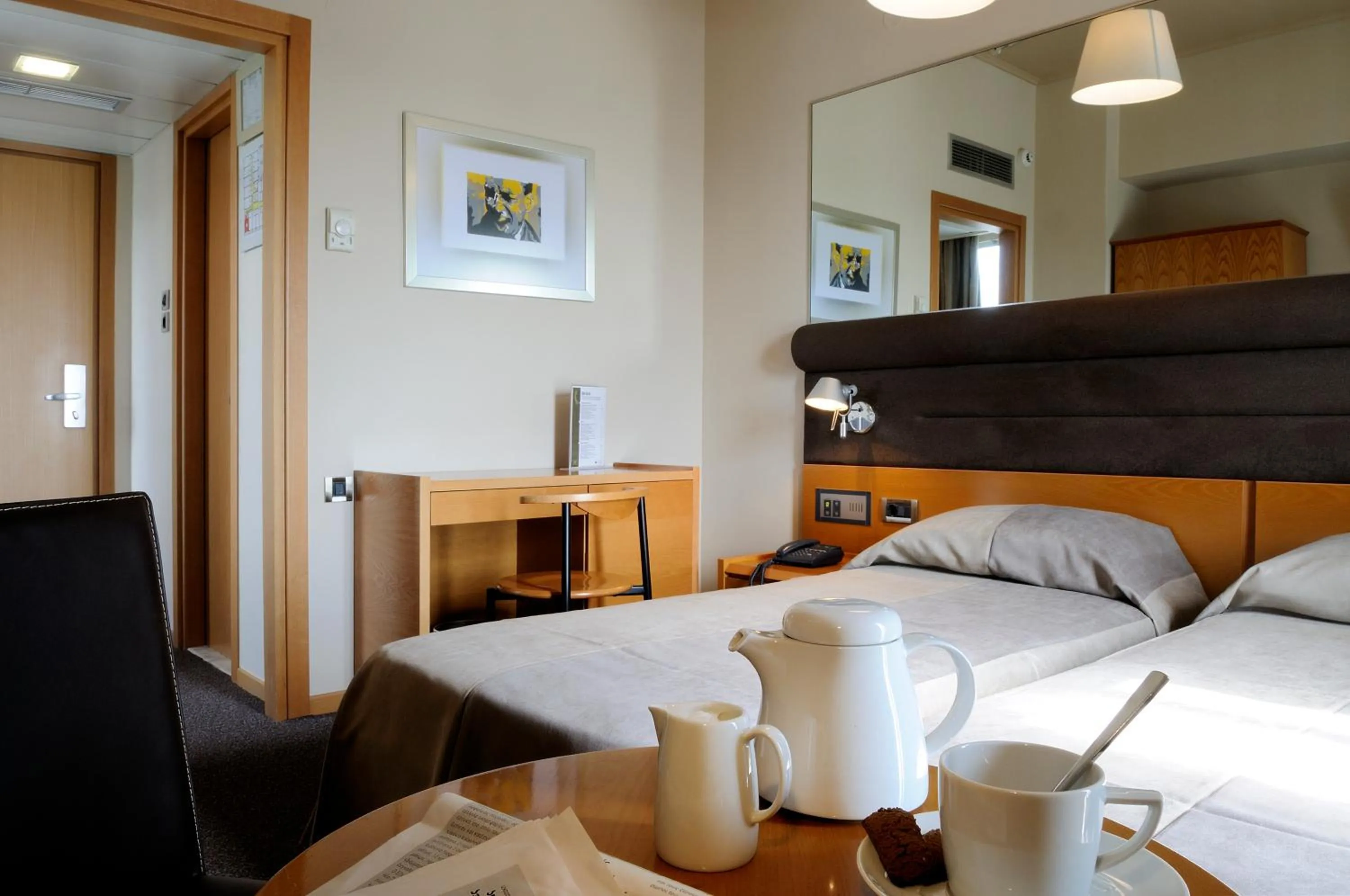 Photo of the whole room, Bed in Maniatis Hotel