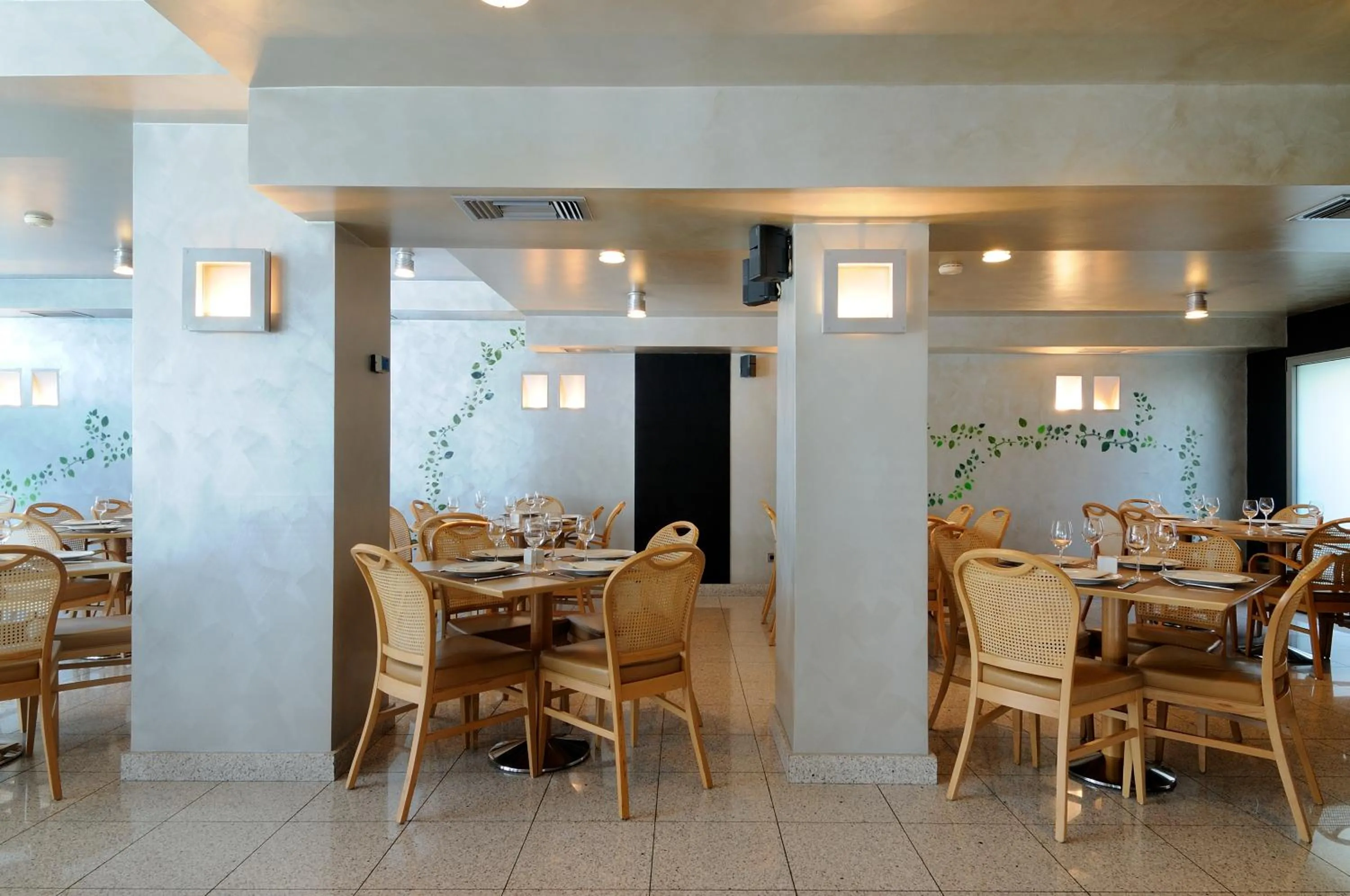 Restaurant/places to eat in Maniatis Hotel