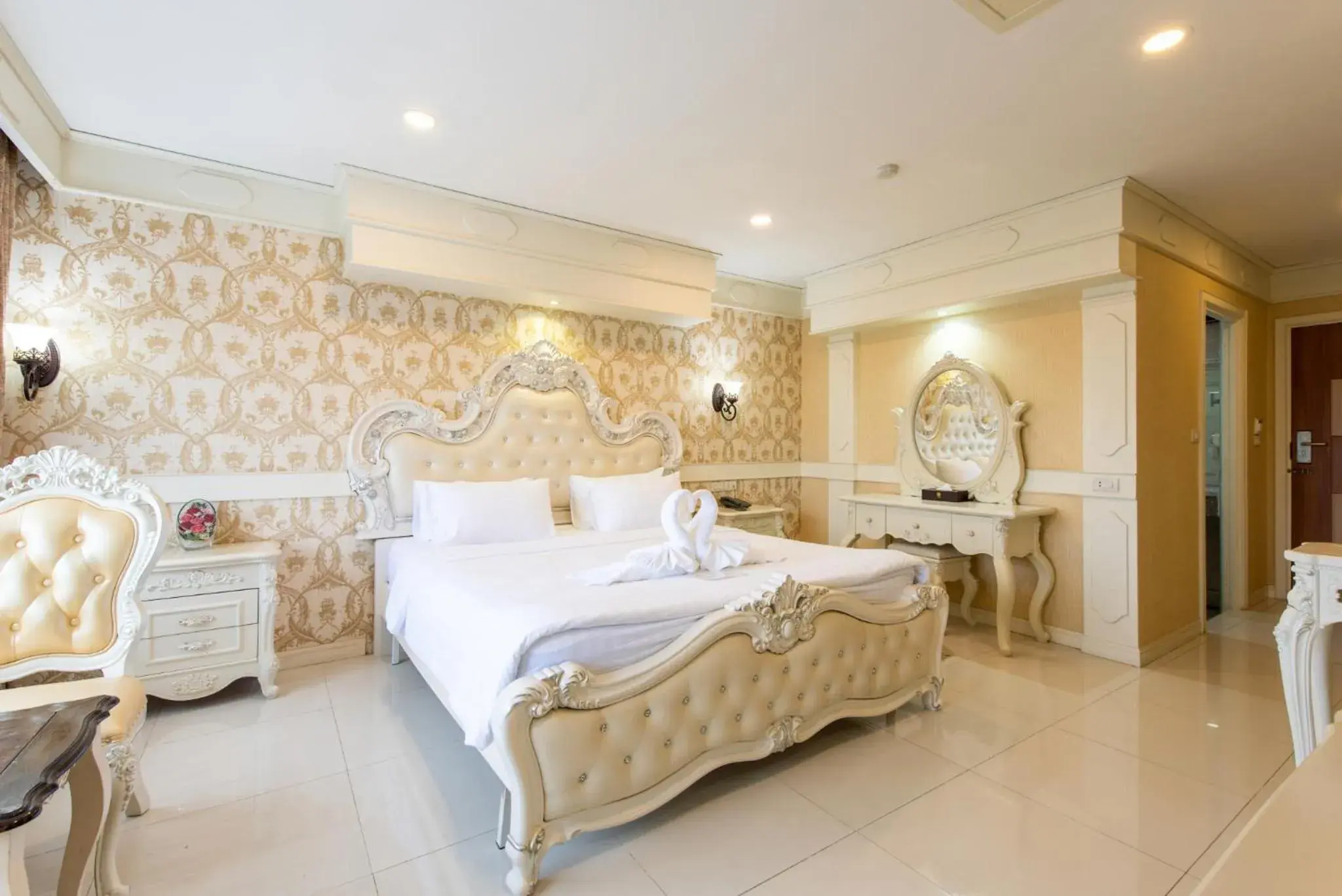 Executive Suite in Chokdee Place Executive Suite in Chokdee Place