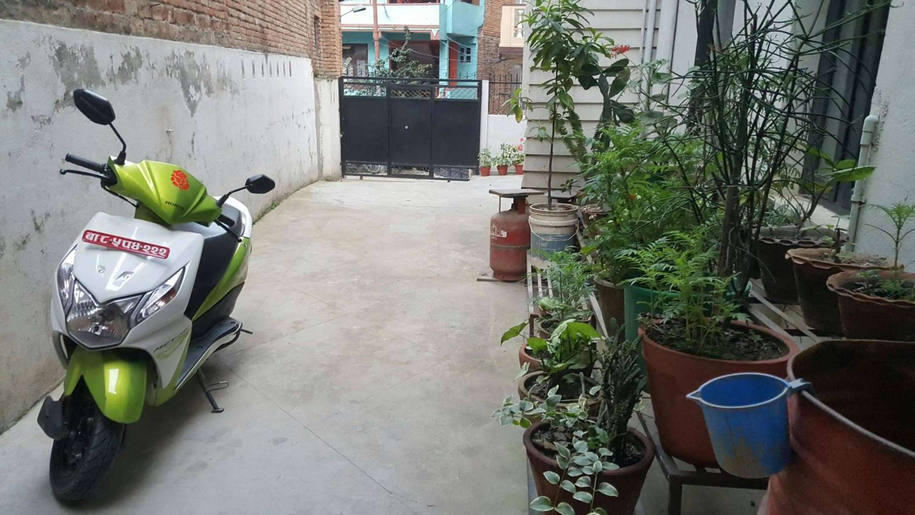 Quiet street view in BnB Royal Tourist House