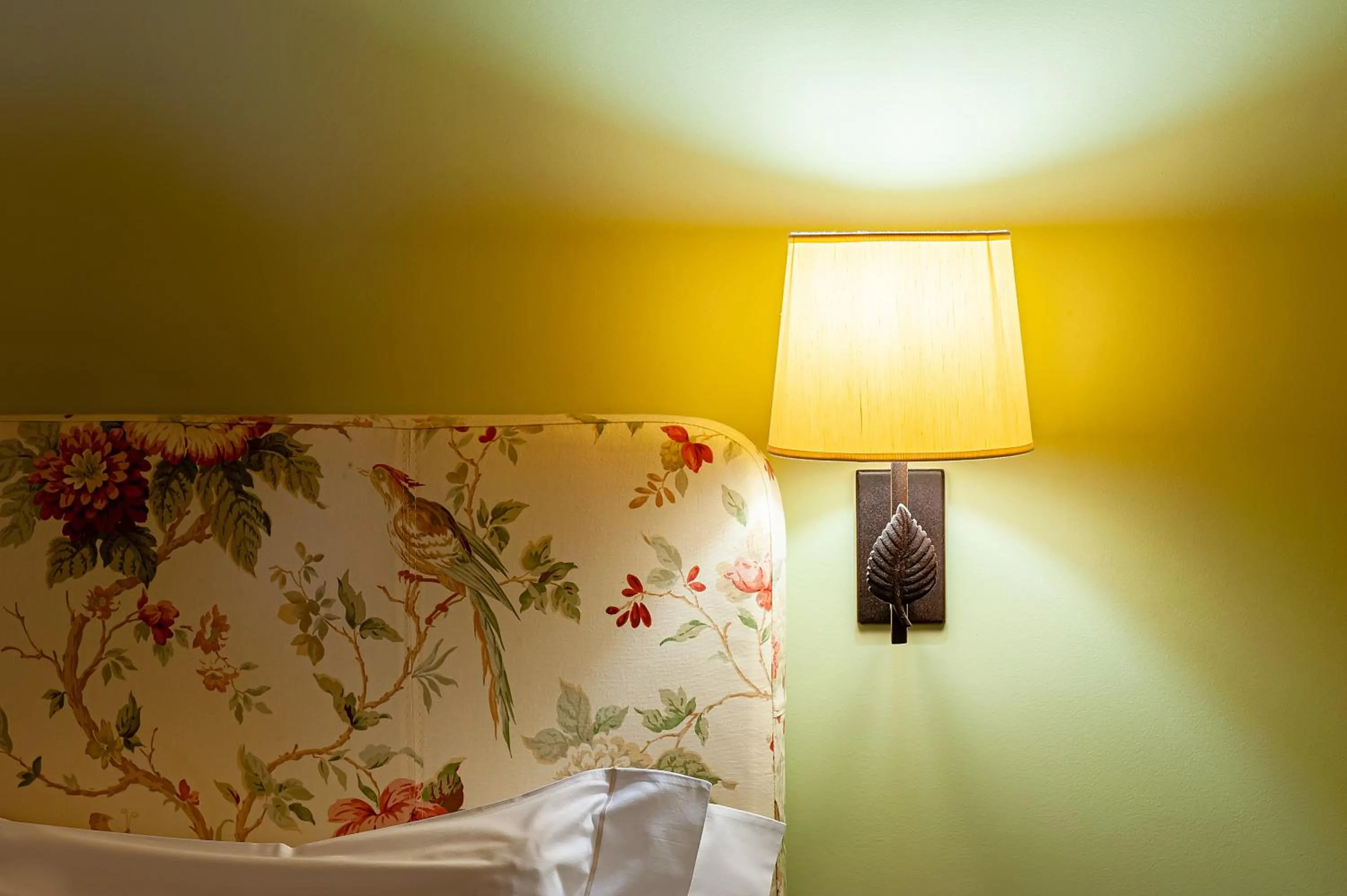 Decorative detail, Bed in Fiori e Frutti Hotel Agriresort Venezia Mestre