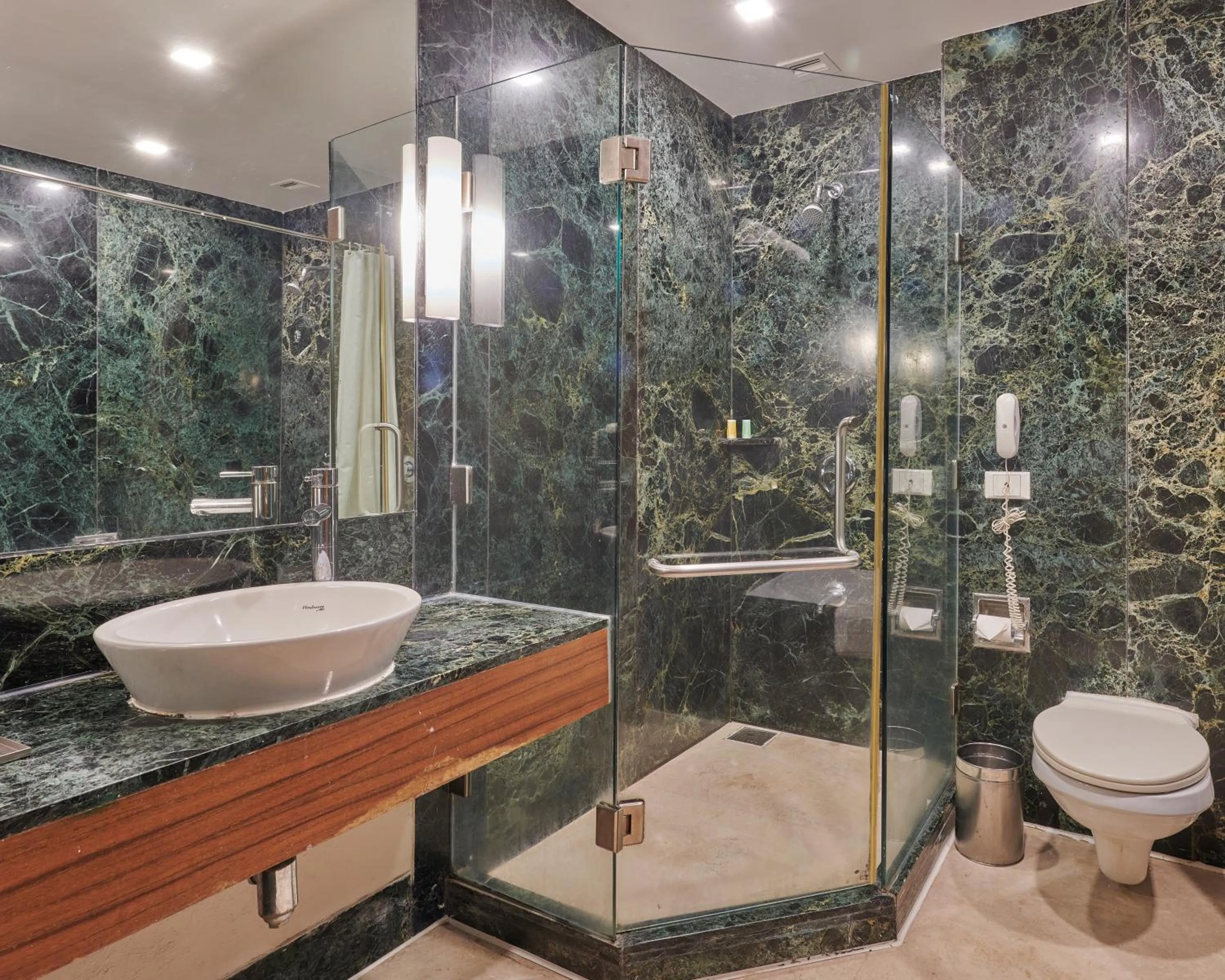 Shower in Hotel Studio Estique