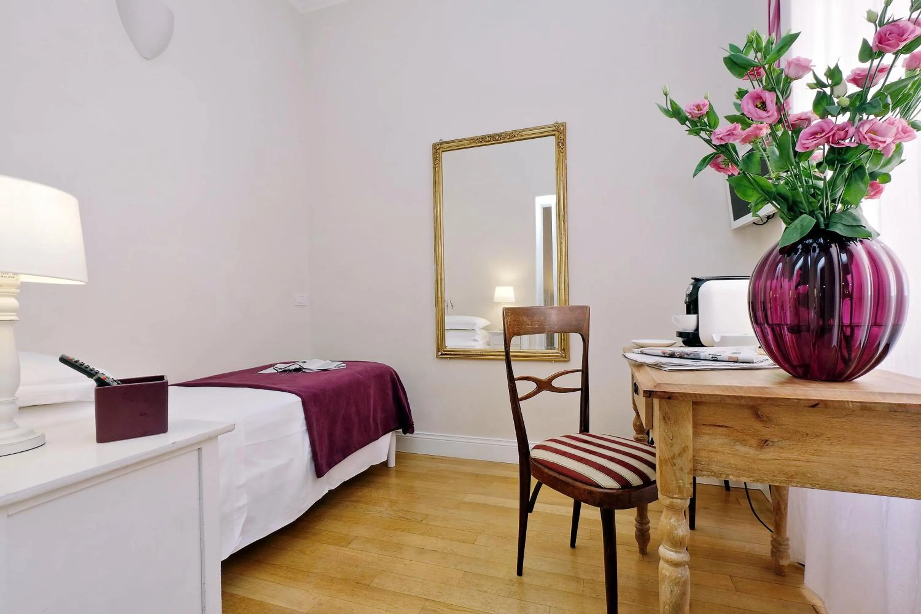 Decorative detail, Bed in Guest House Amaranto Romano