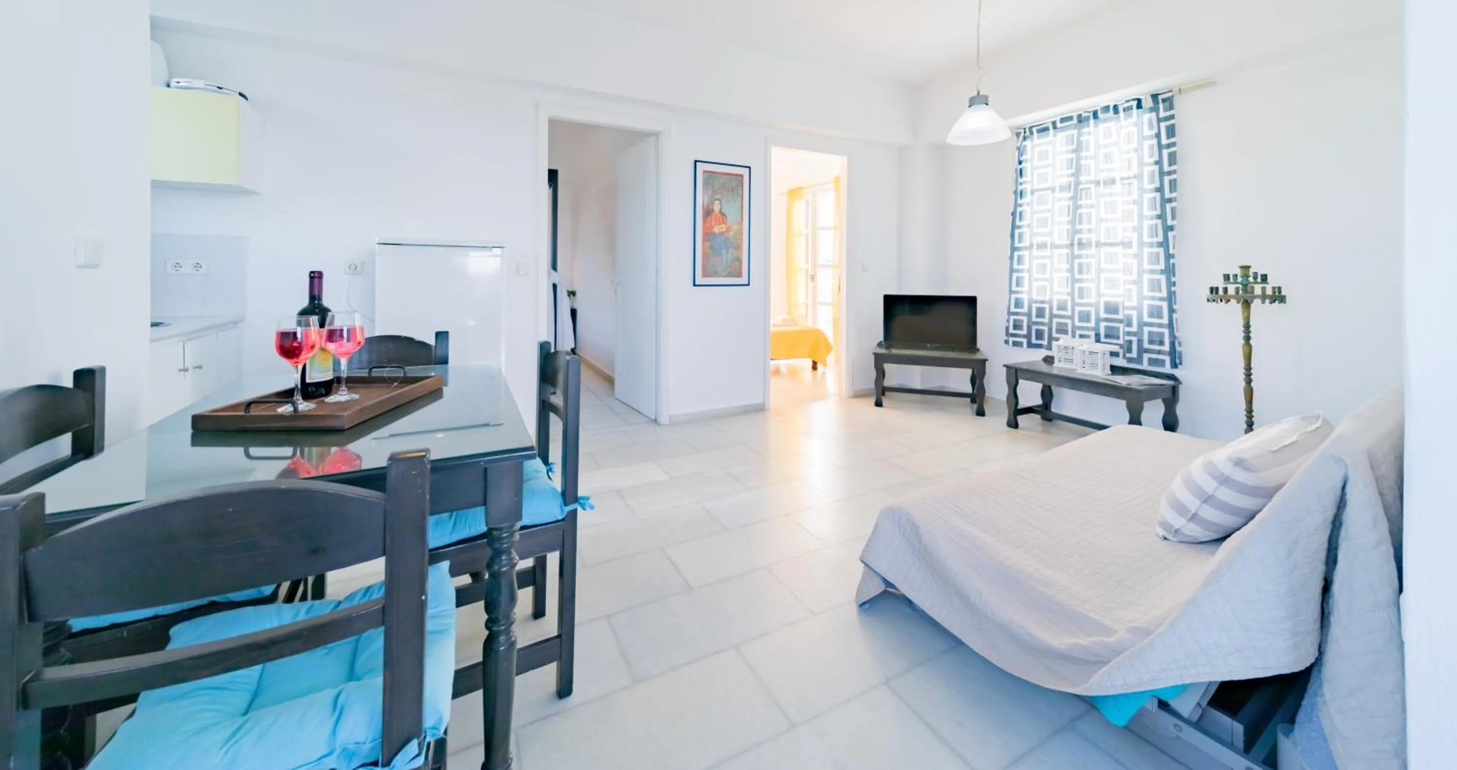 Communal lounge/ TV room in Antonina Hotel