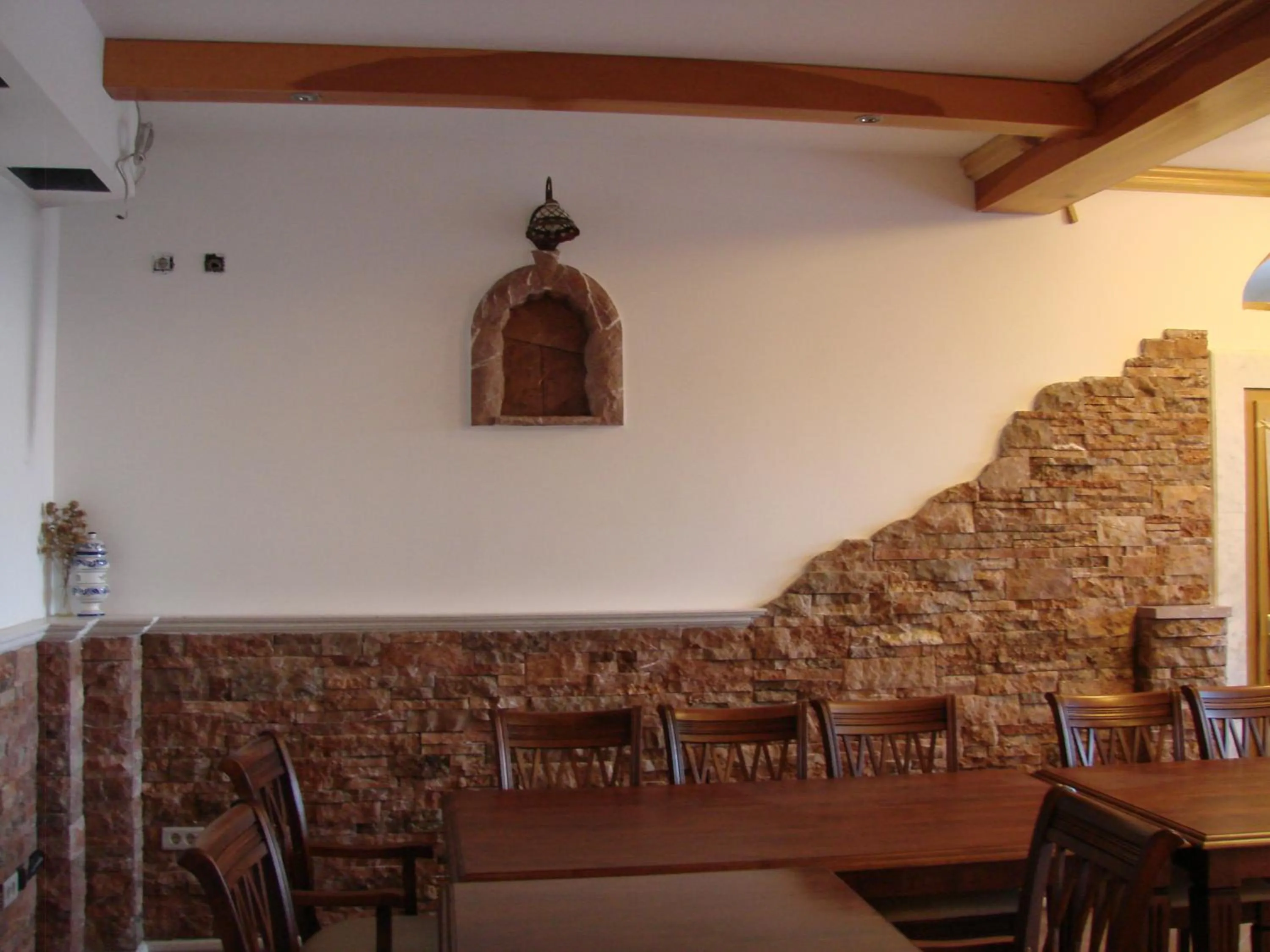 Restaurant/places to eat in Apartments and Rooms Levantin Inn