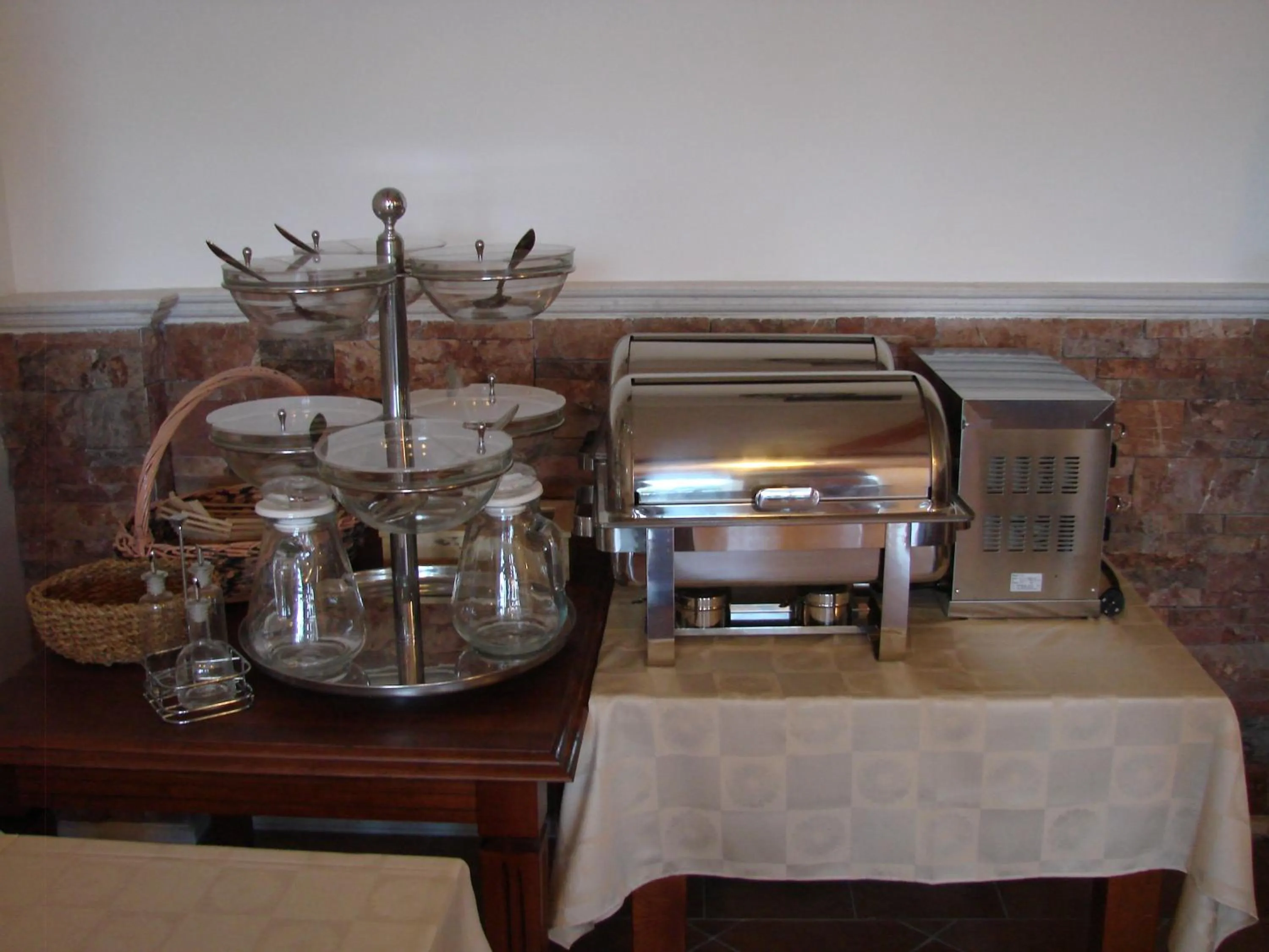 Restaurant/places to eat in Apartments and Rooms Levantin Inn