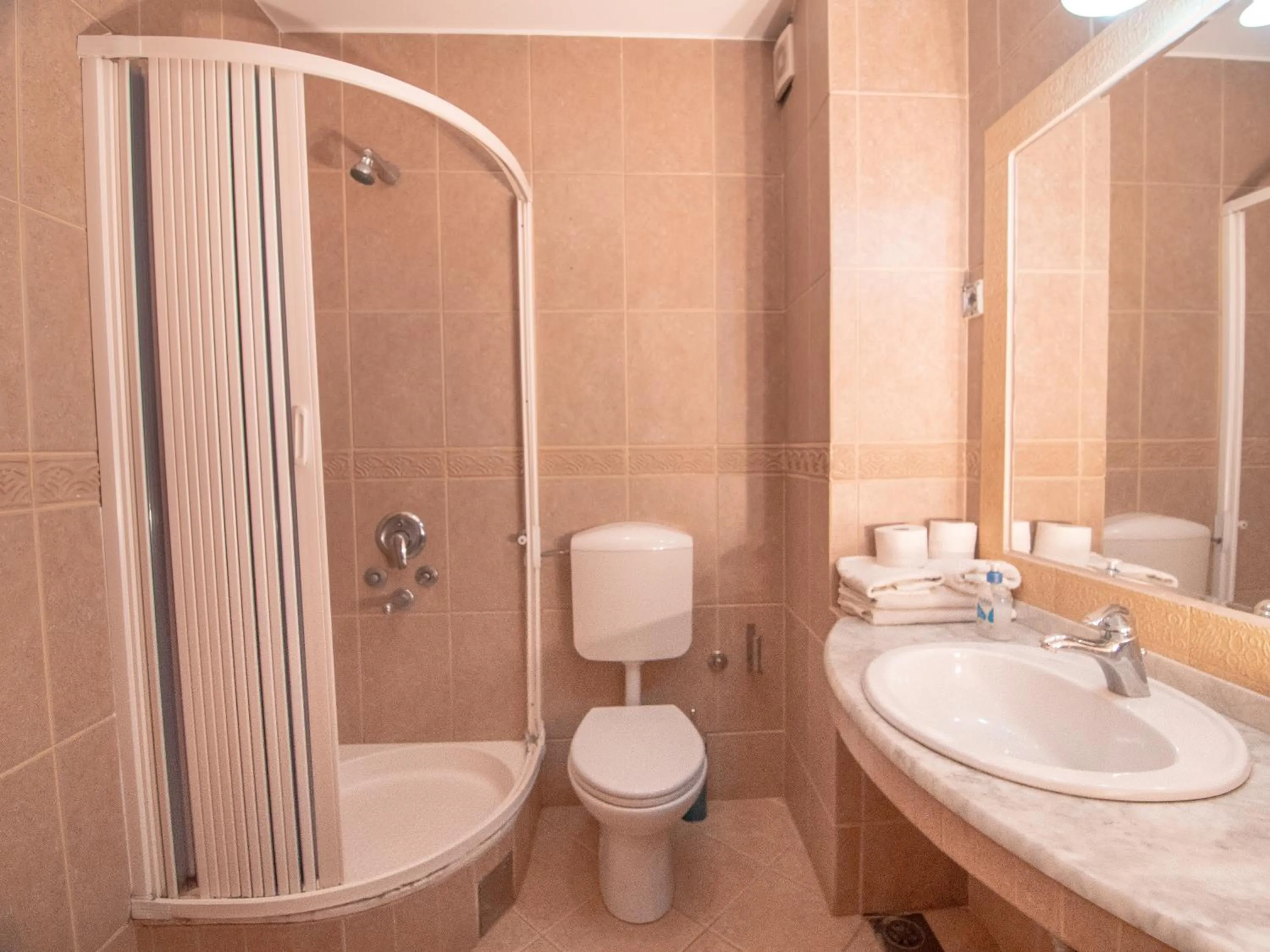 Bathroom in Apartments and Rooms Levantin Inn