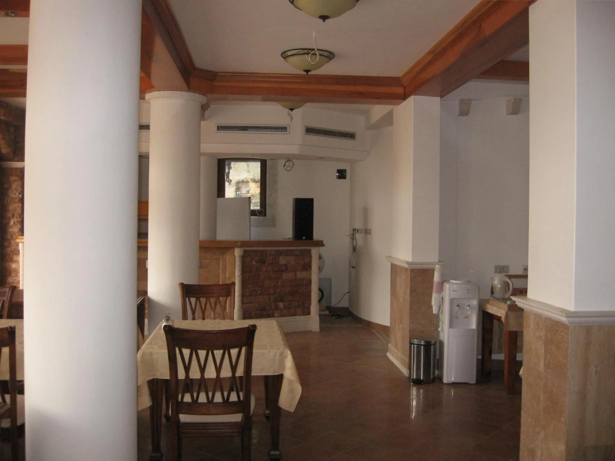 Restaurant/places to eat in Apartments and Rooms Levantin Inn