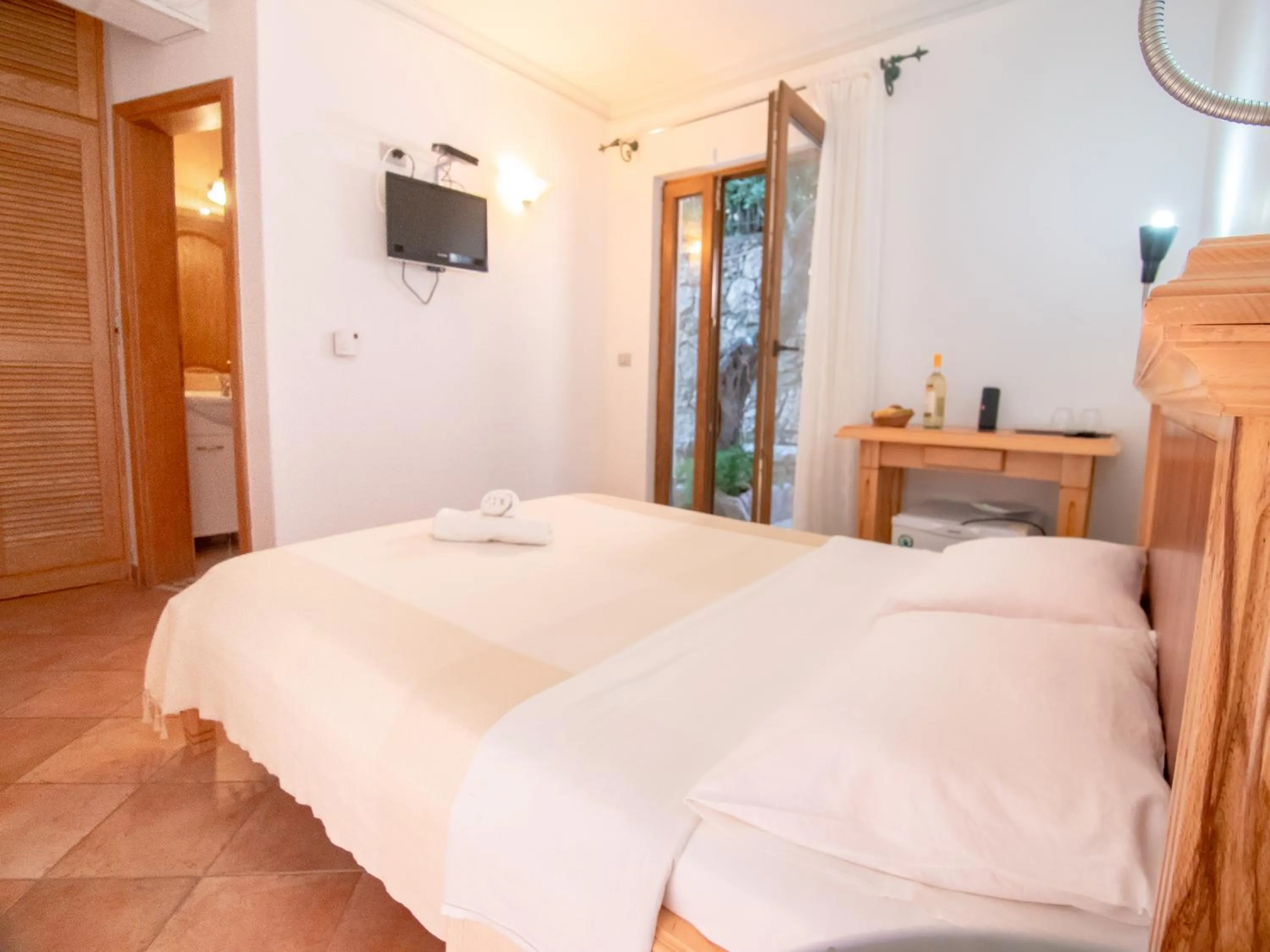 Photo of the whole room, Bed in Apartments and Rooms Levantin Inn