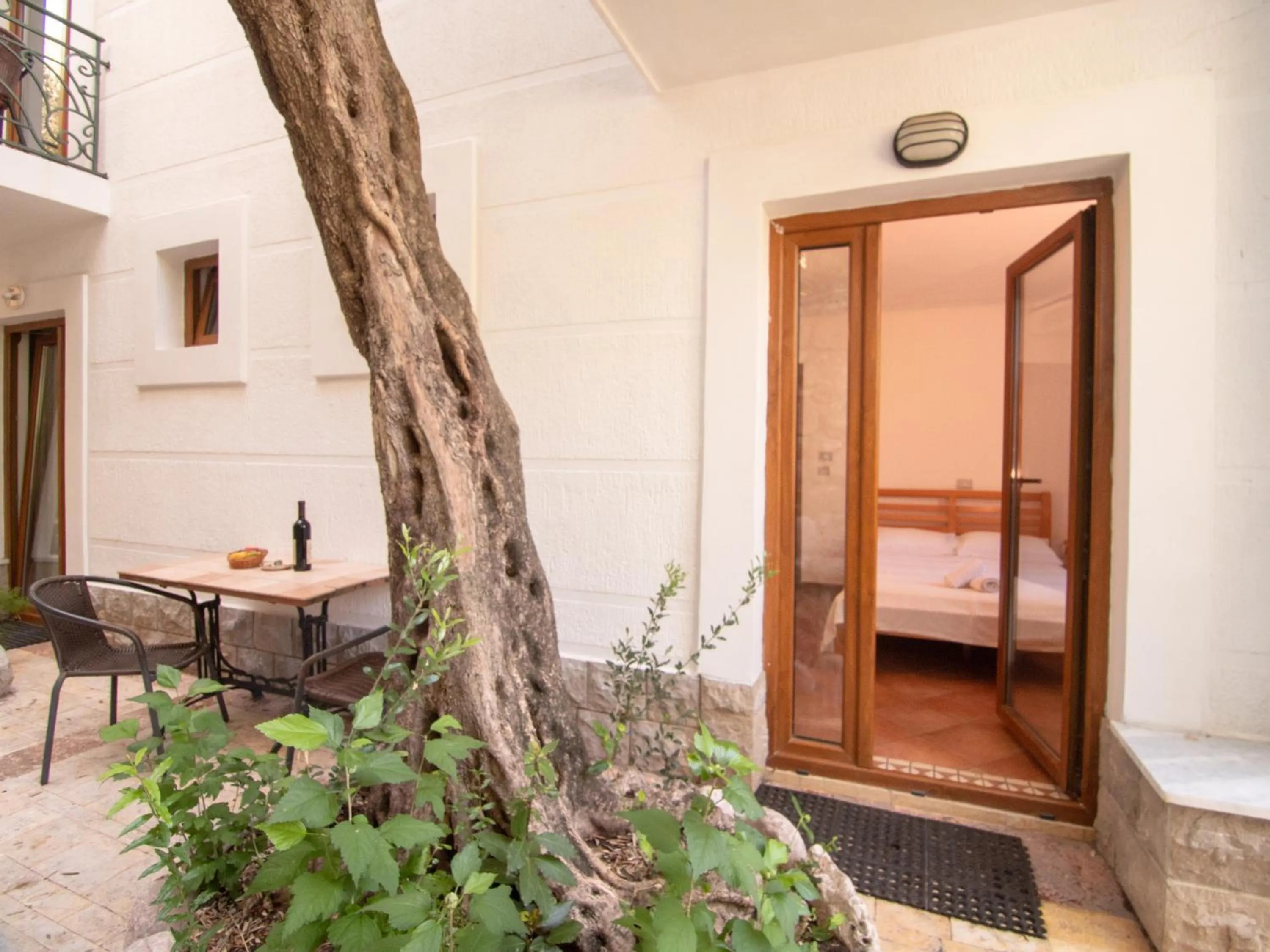 Balcony/Terrace, Bed in Apartments and Rooms Levantin Inn