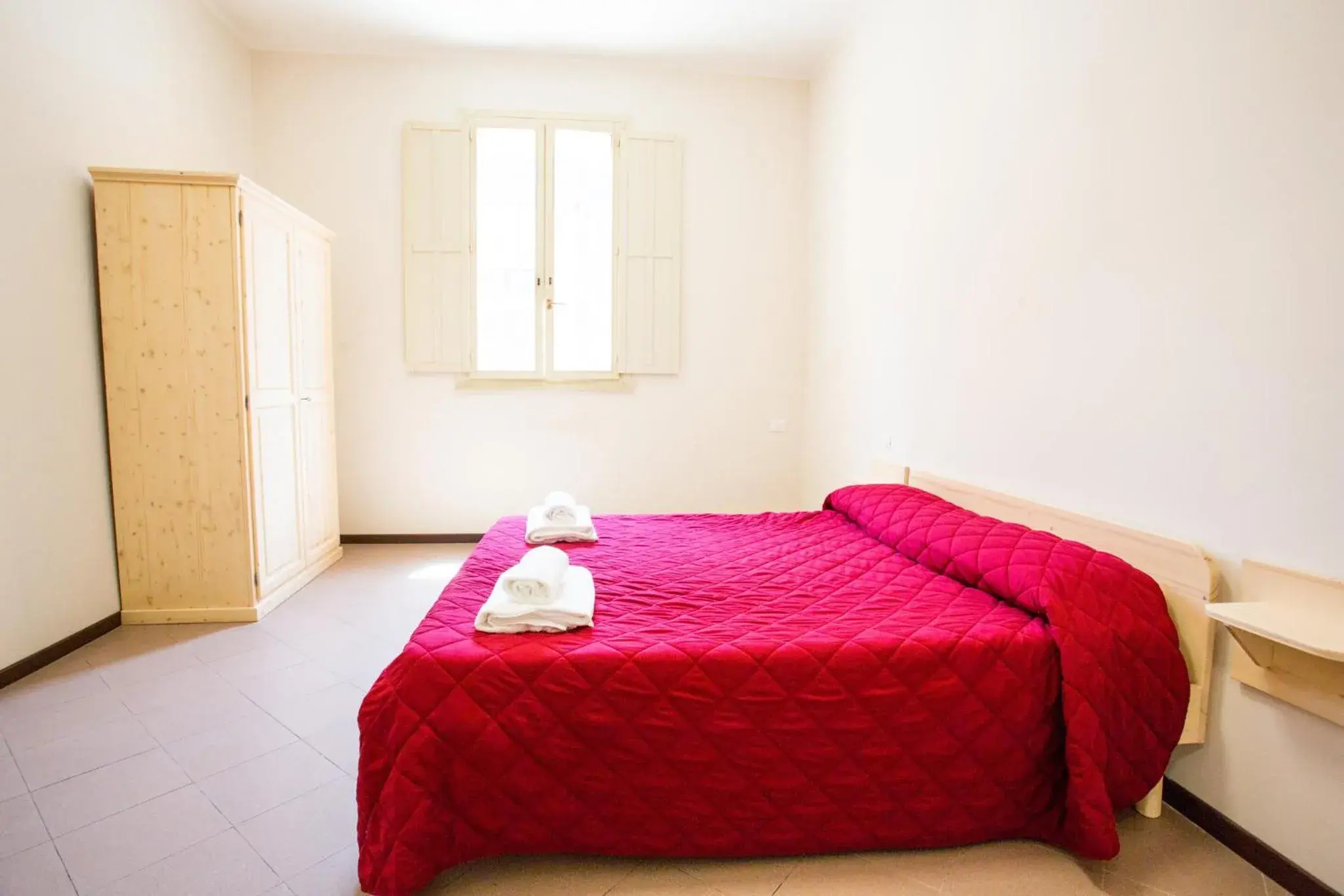 Double Room with Private Bathroom - single occupancy in Student's Hostel Estense Double Room with Private Bathroom - single occupancy in Student's Hostel Estense