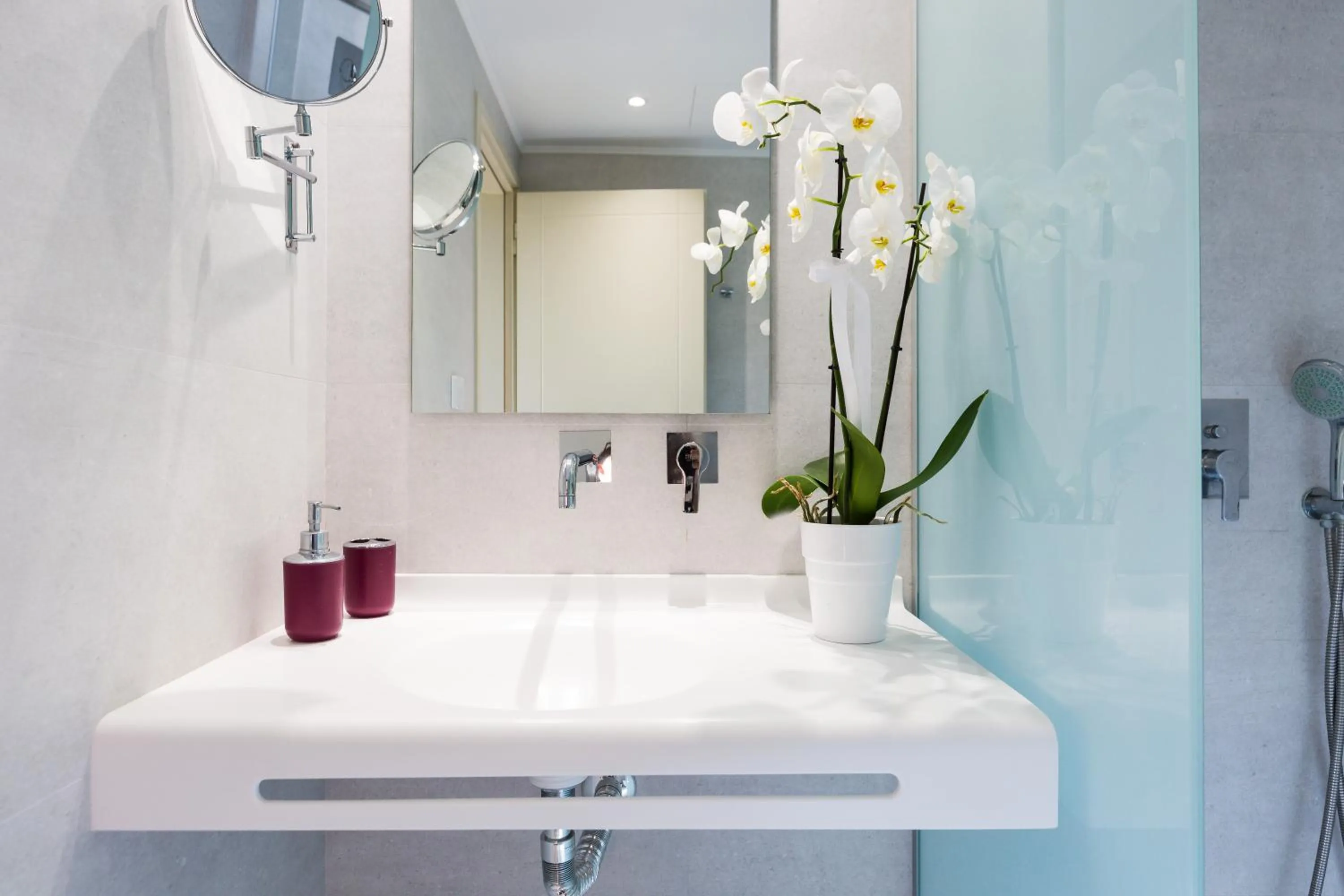 Bathroom in Radamanthy's Hotel Apartments