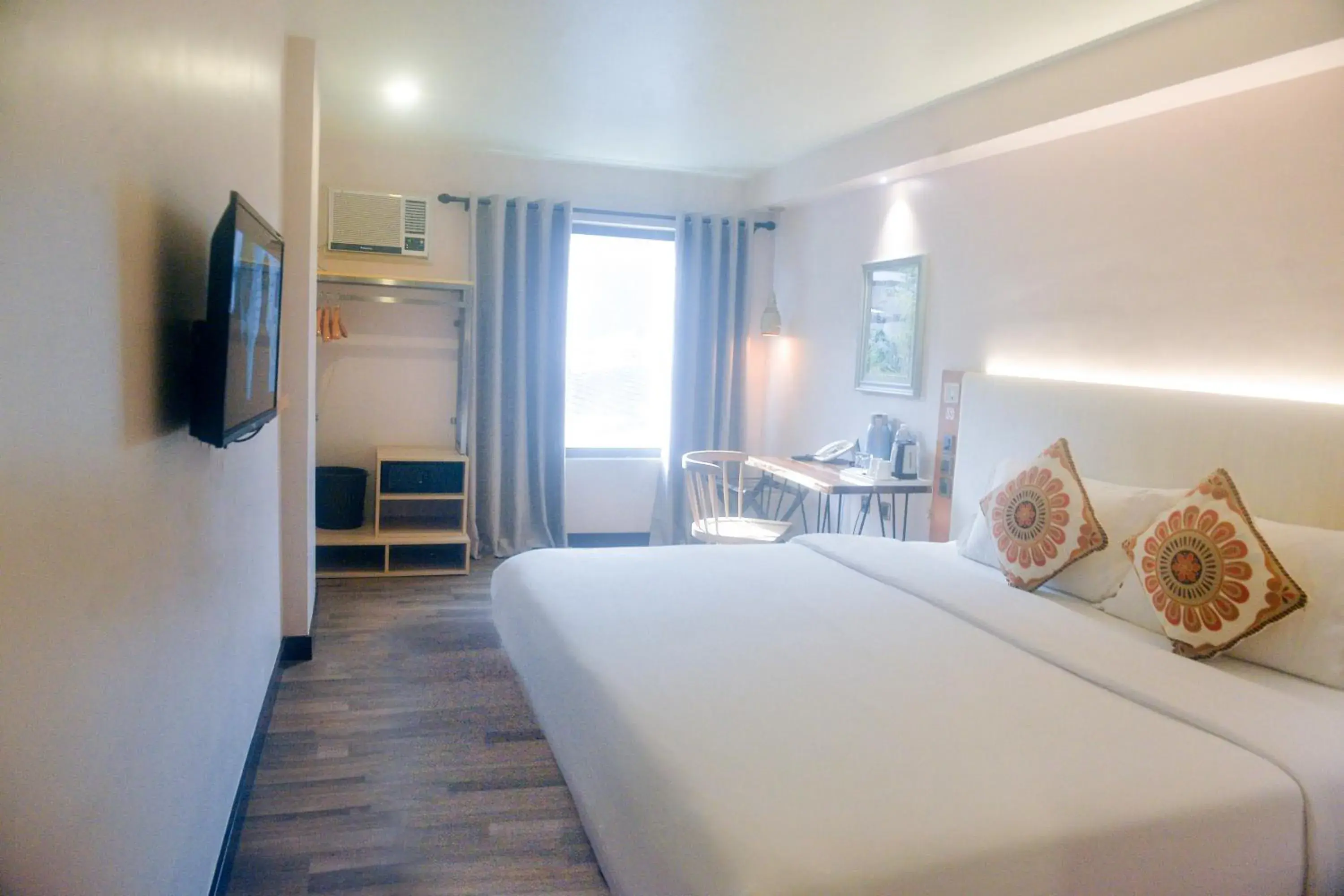 Deluxe King Bed in Cuna Hotel Deluxe King Bed in Cuna Hotel