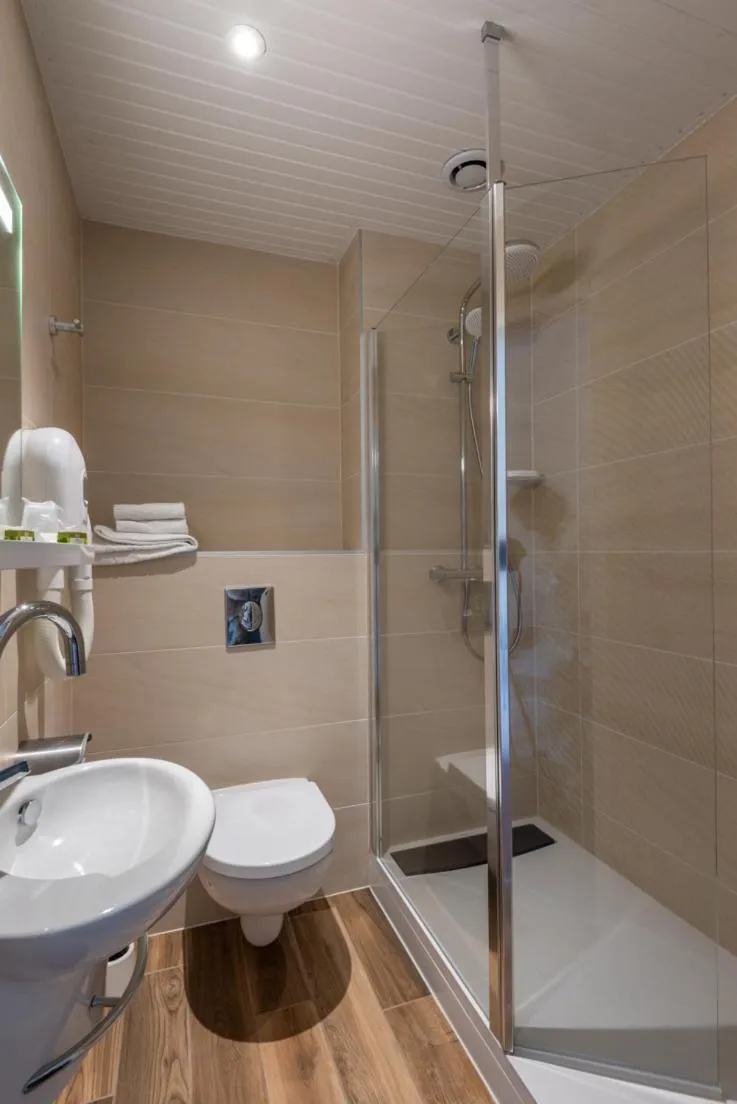 Bathroom in Les Orchidées , Hôtel & Restaurant