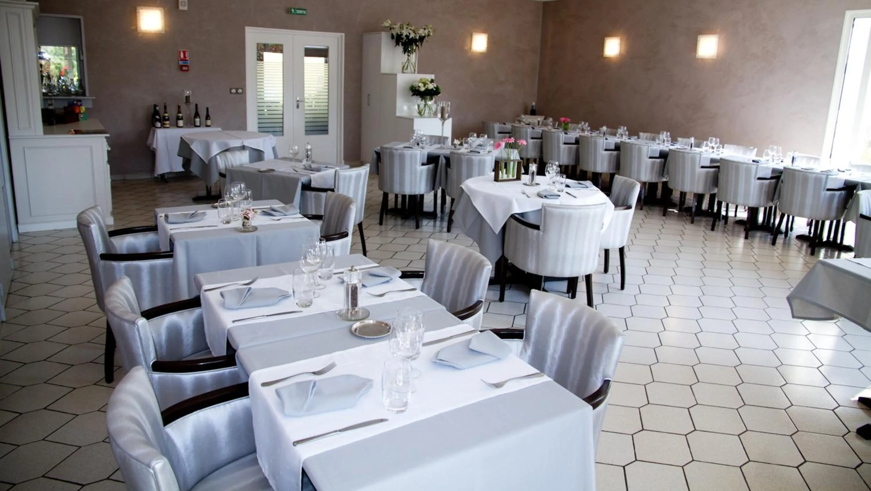 Restaurant/places to eat in Les Orchidées , Hôtel & Restaurant