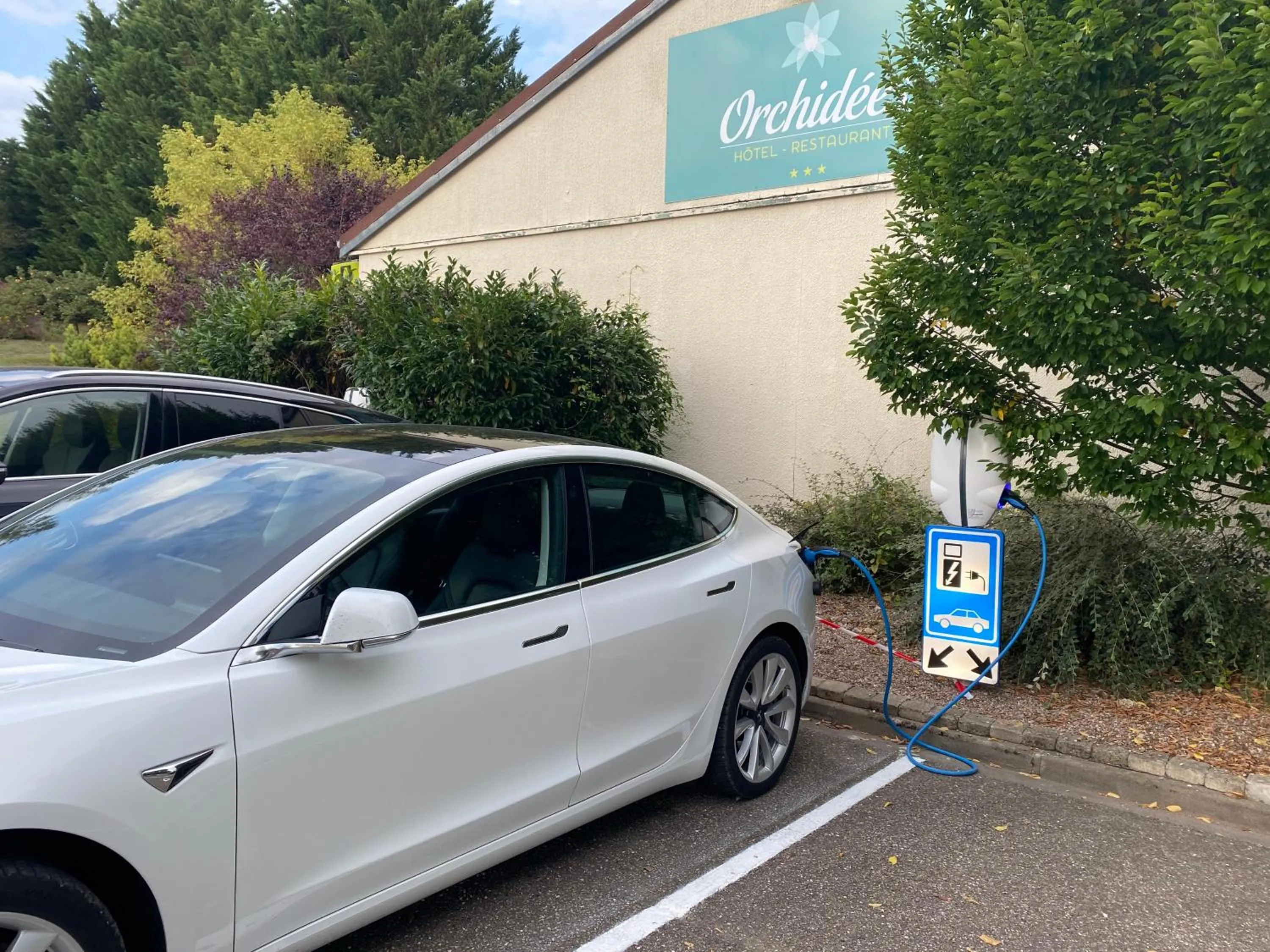 Parking in Les Orchidées , Hôtel & Restaurant