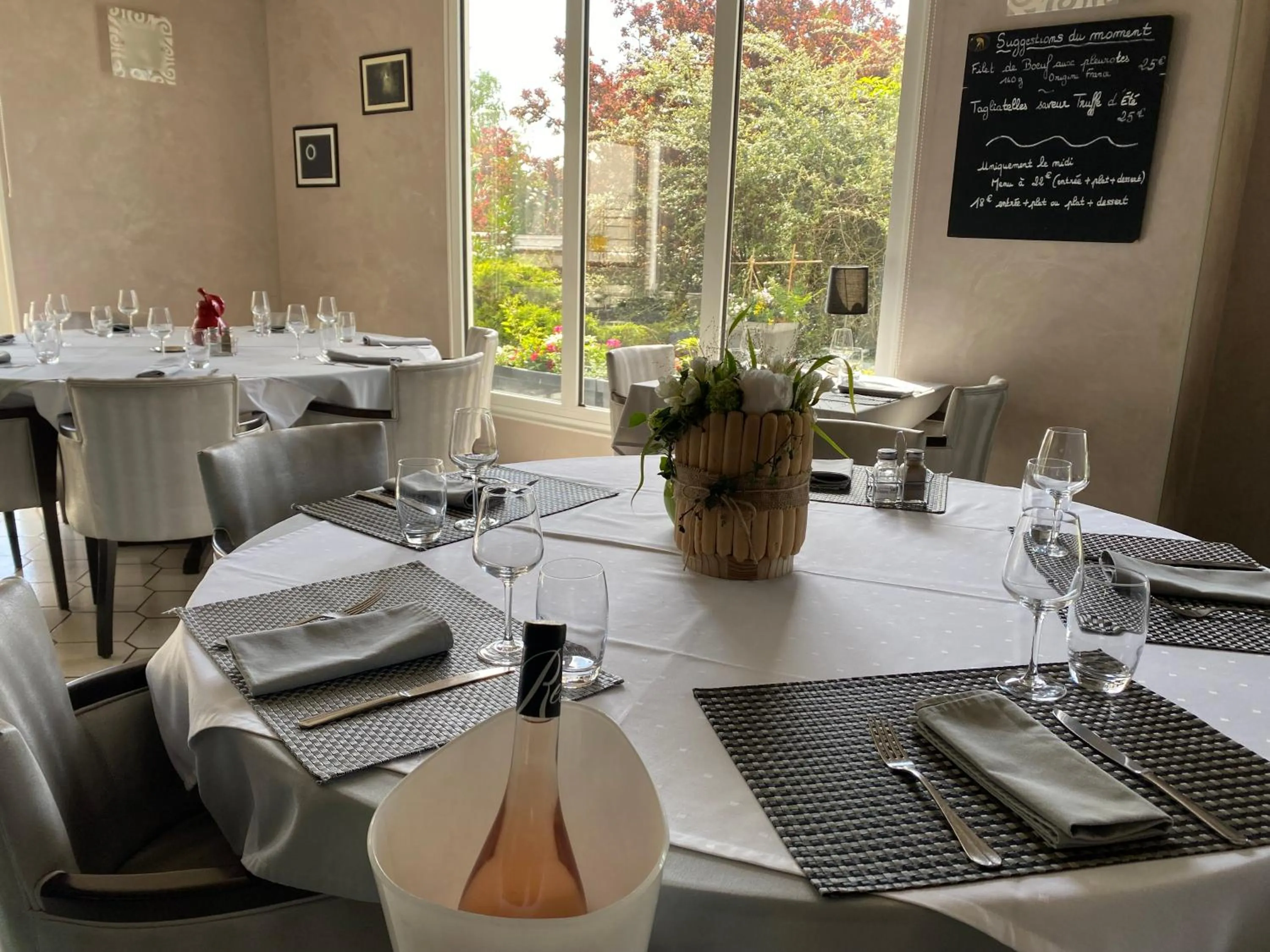 Restaurant/places to eat in Les Orchidées , Hôtel & Restaurant