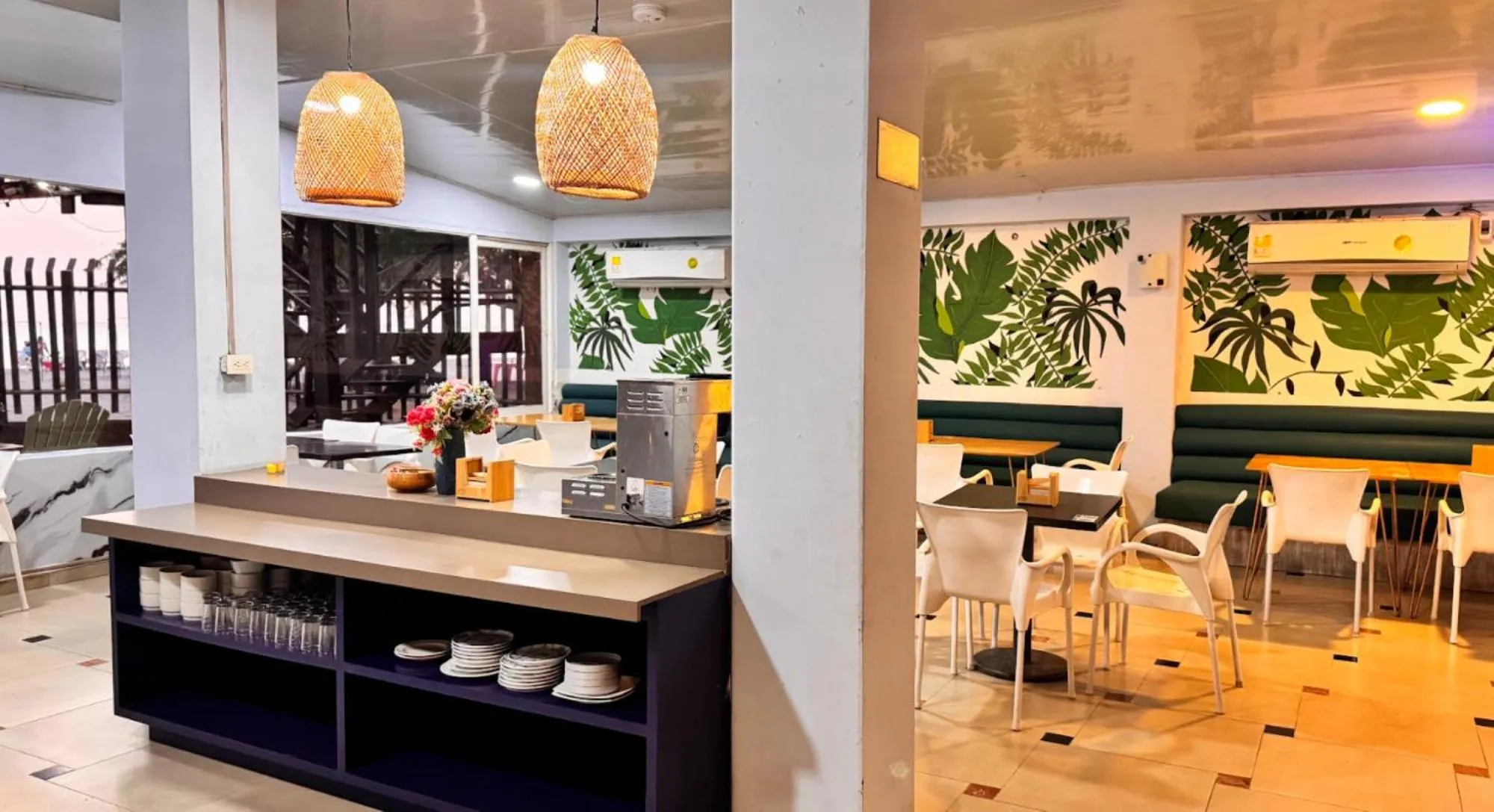 Restaurant/places to eat in TAMA Hotel Santa Marta