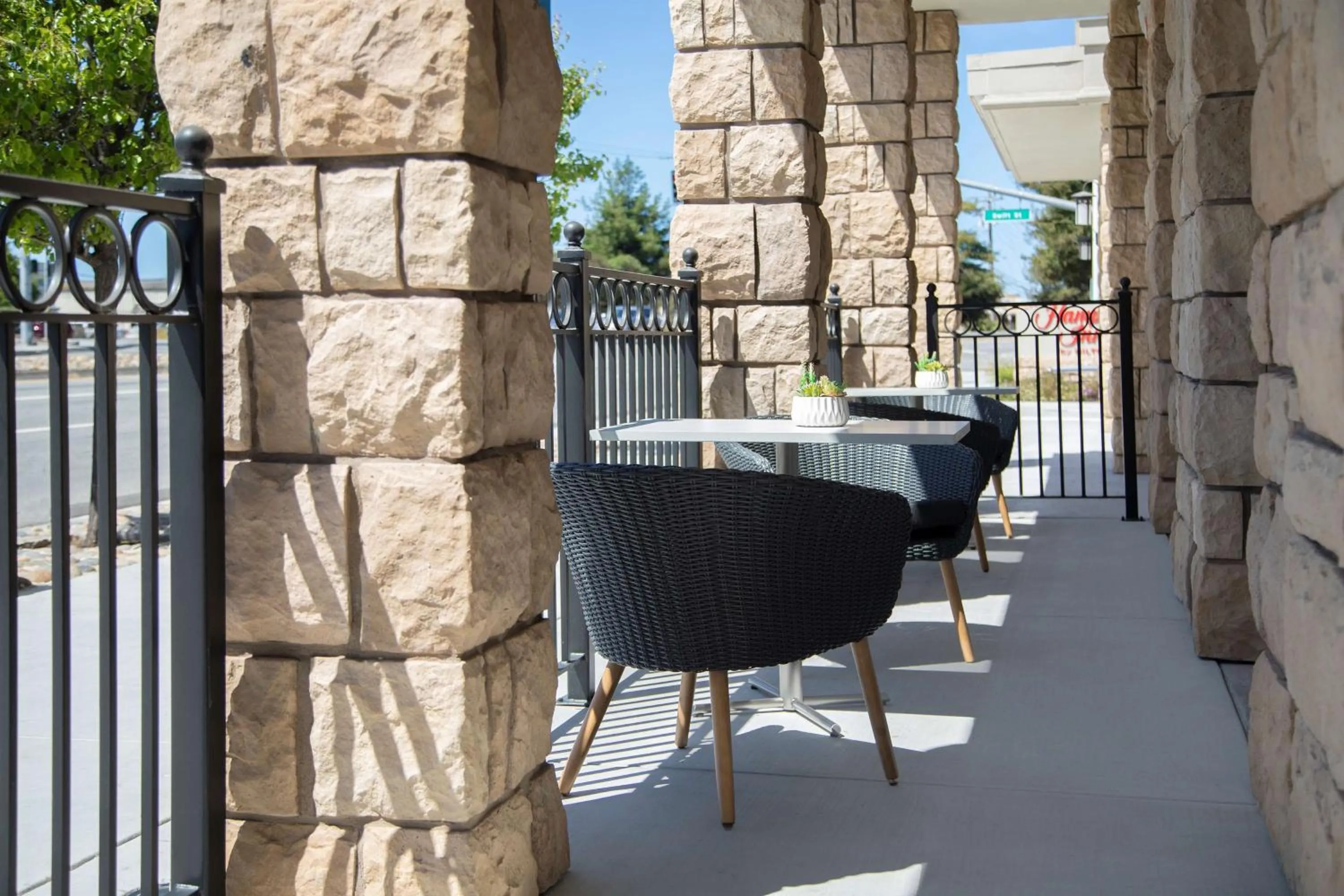 Patio in Hampton Inn Santa Cruz West, Ca