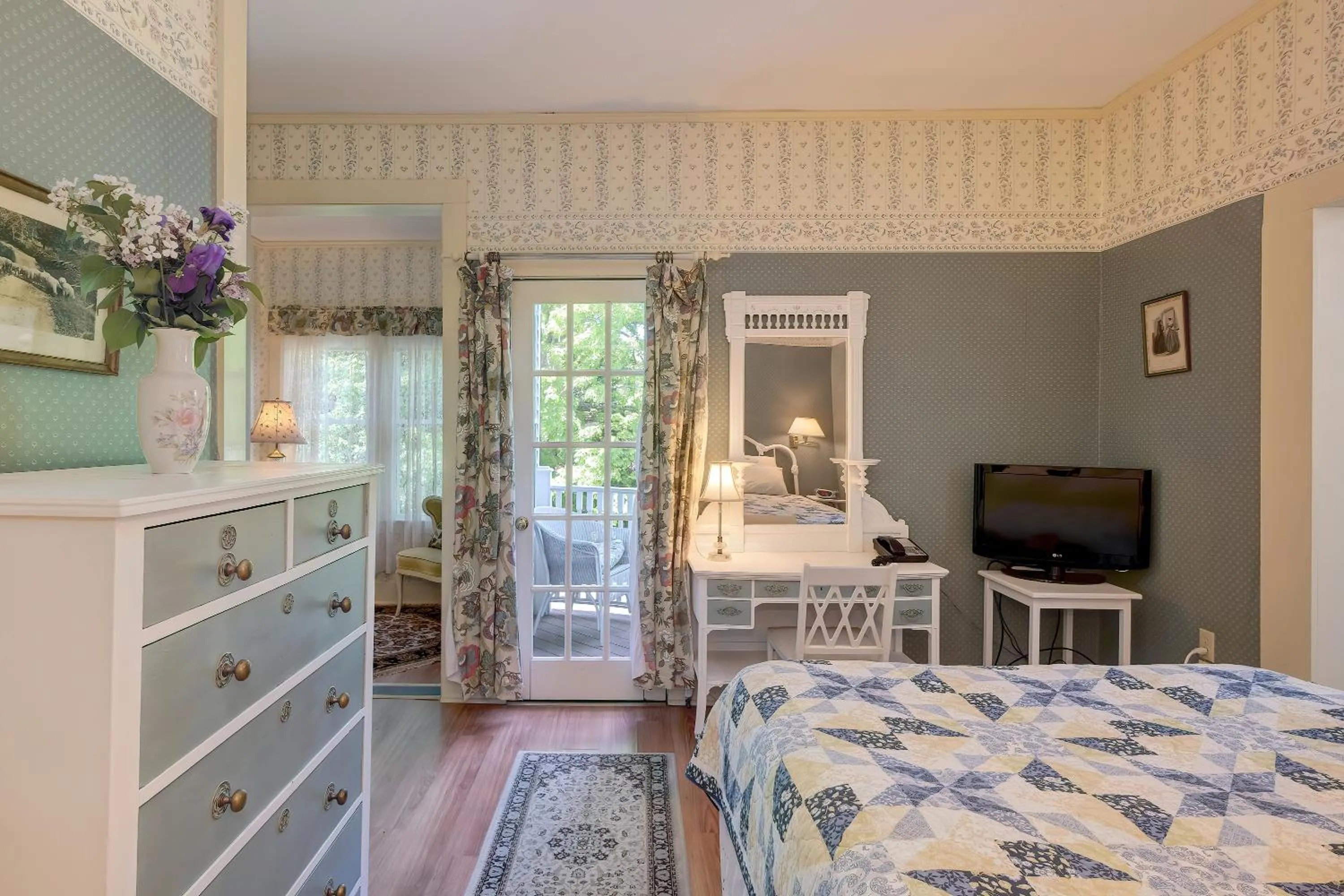 Bedroom, Bed in Mira Monte Inn & Suites