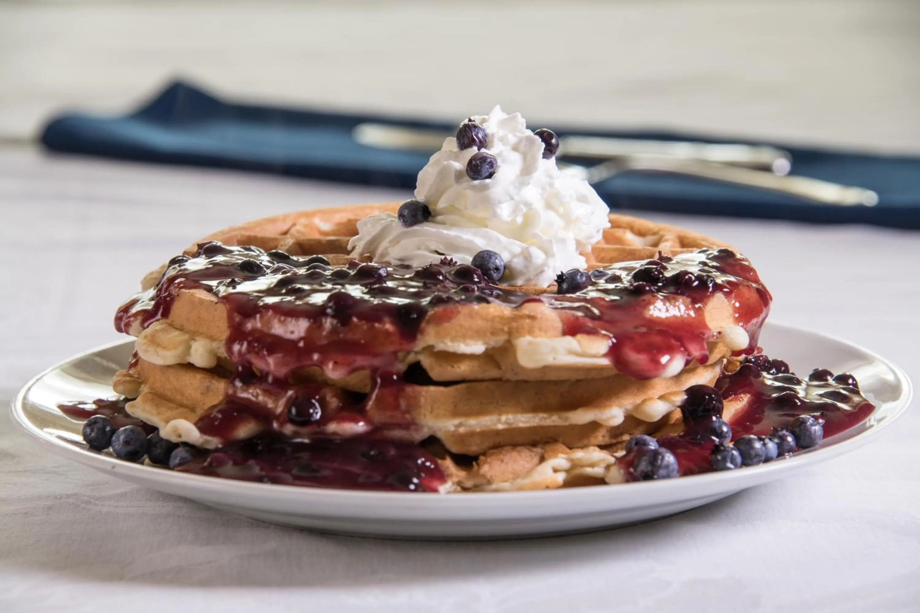 Buffet breakfast in Mira Monte Inn & Suites