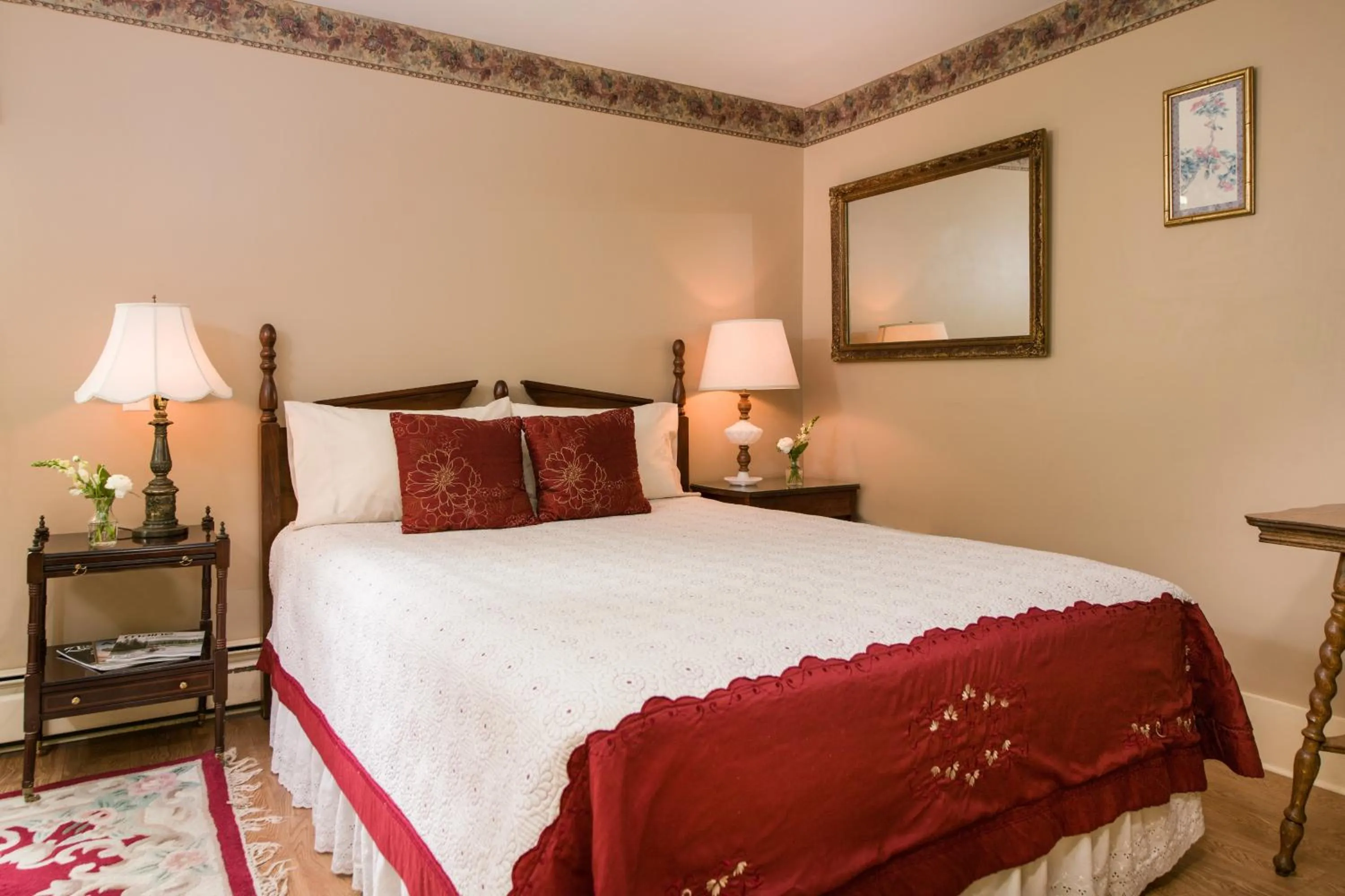 Bed in Mira Monte Inn & Suites