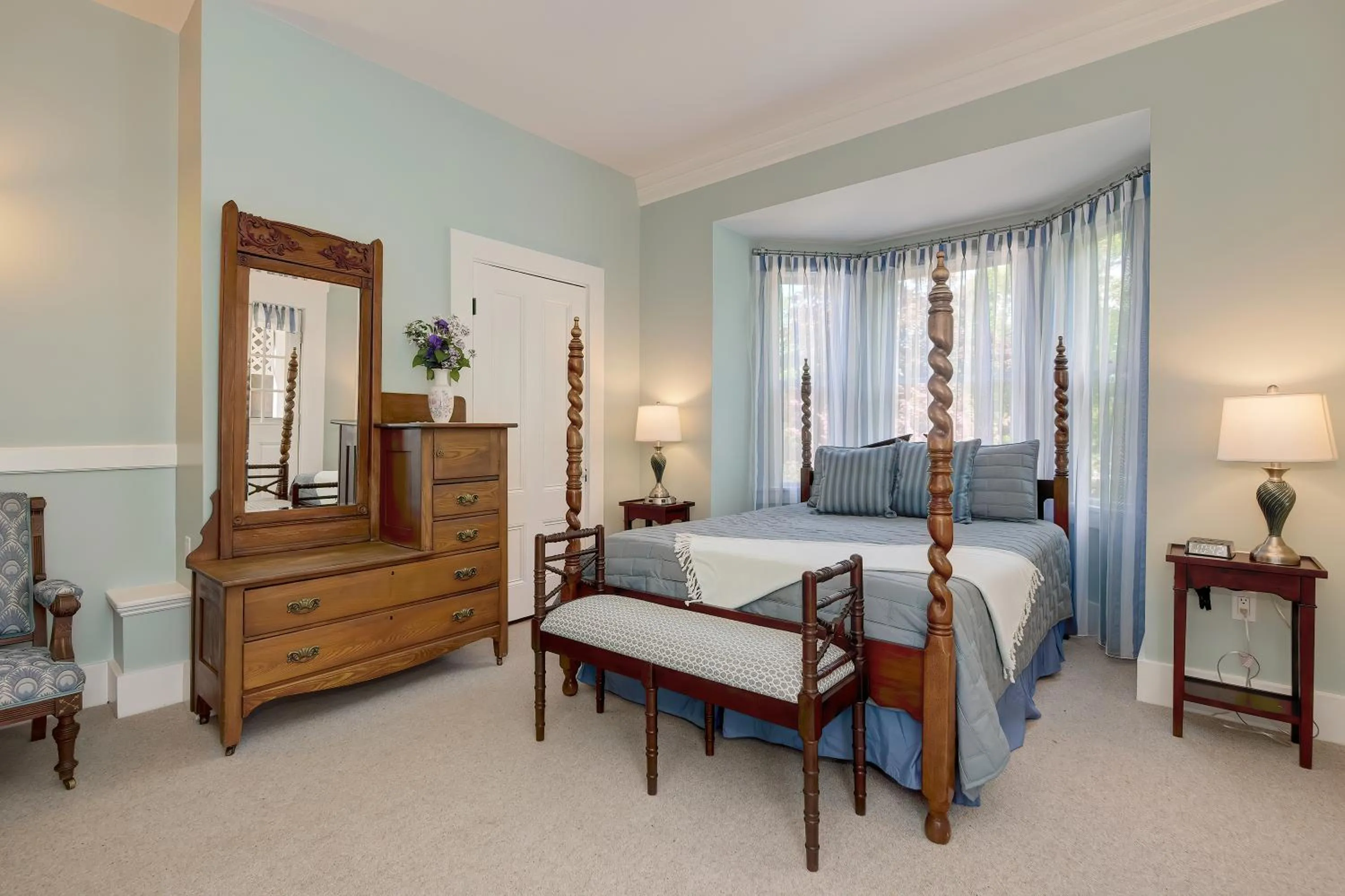 Bedroom, Bed in Mira Monte Inn & Suites