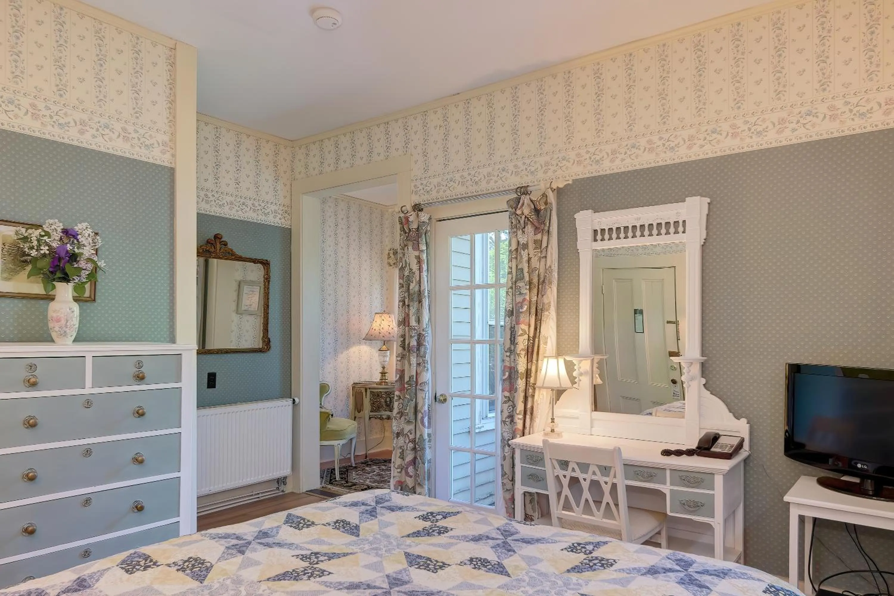 Bedroom, Bed in Mira Monte Inn & Suites