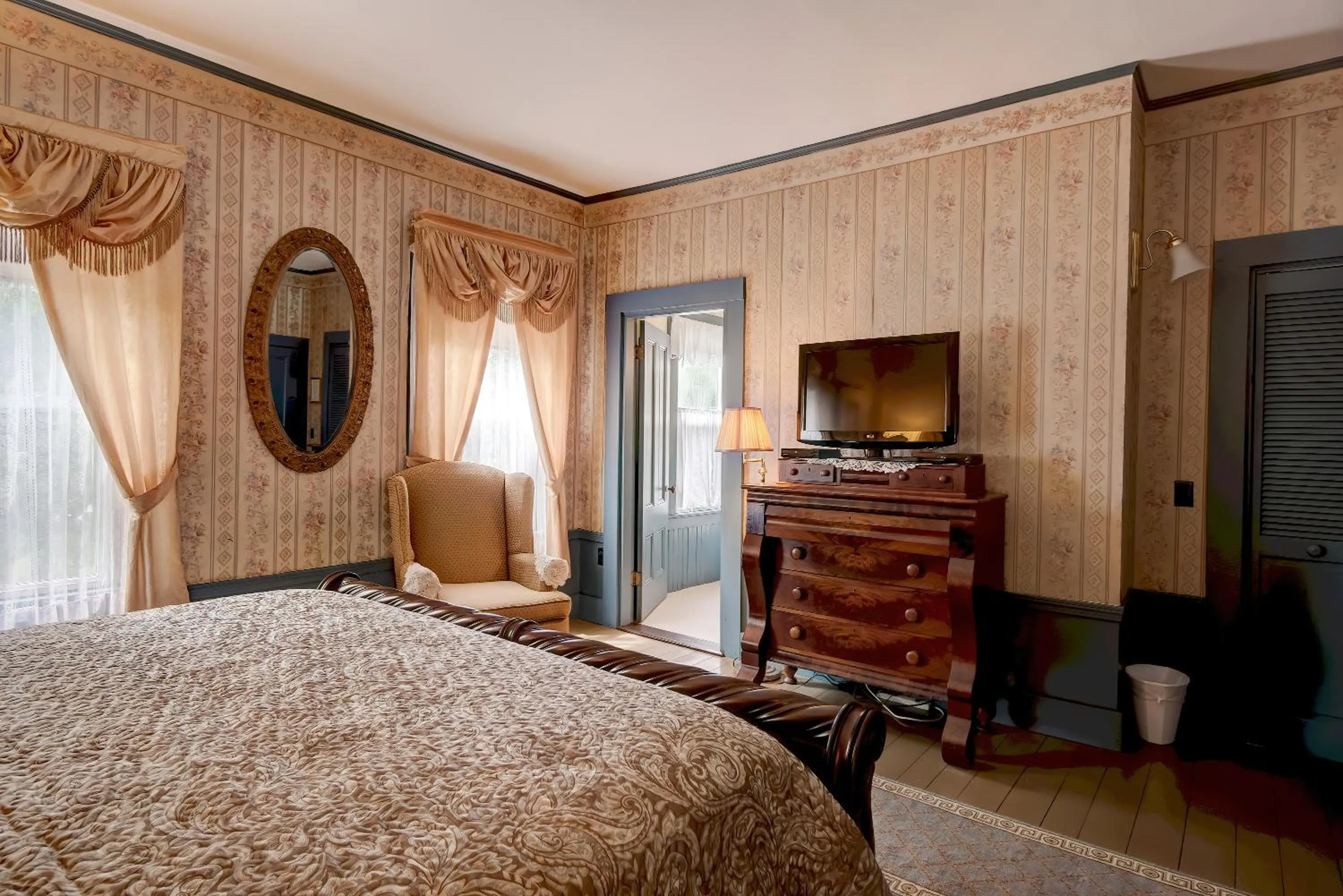 Bedroom, Bed in Mira Monte Inn & Suites