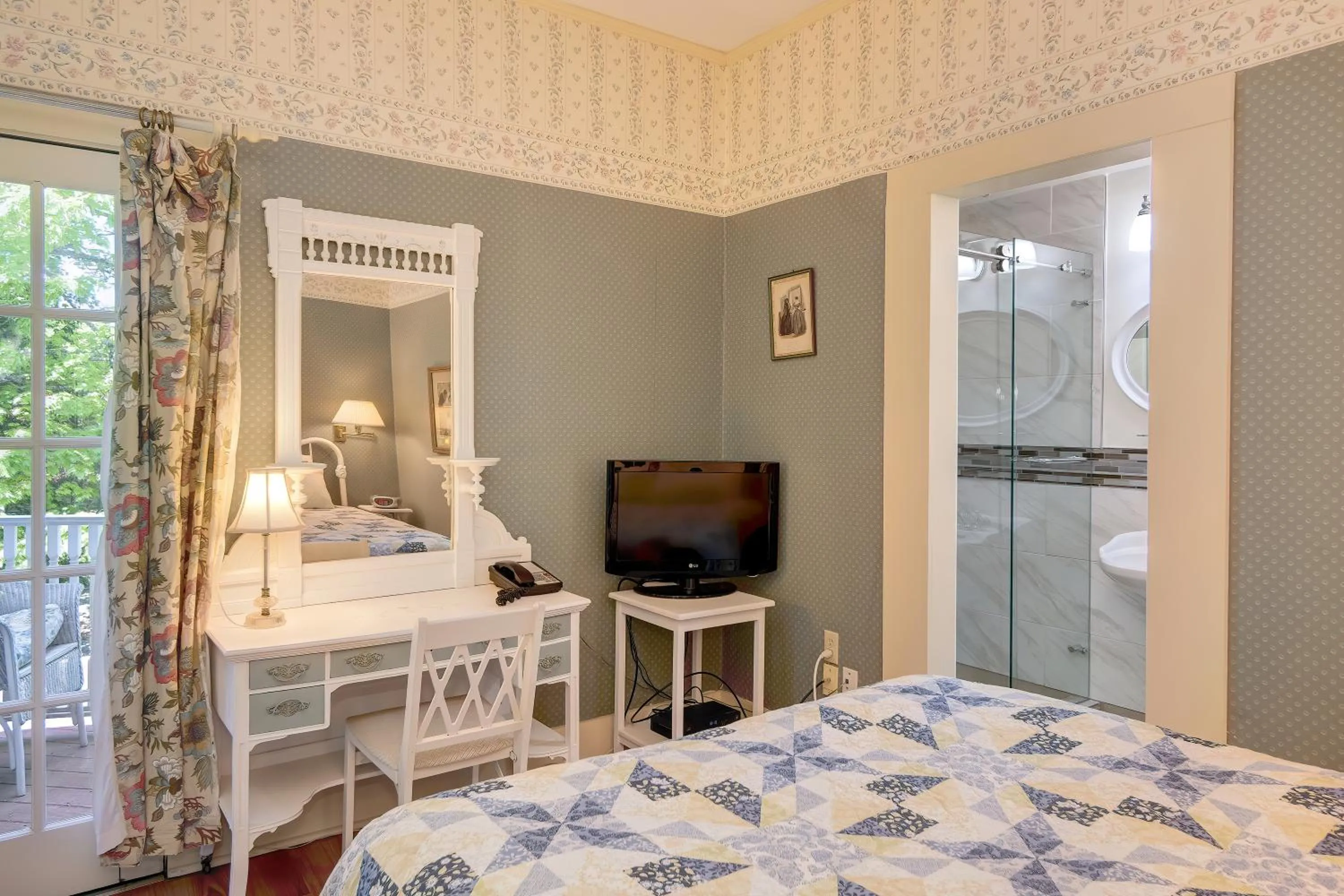 Bedroom, Bed in Mira Monte Inn & Suites