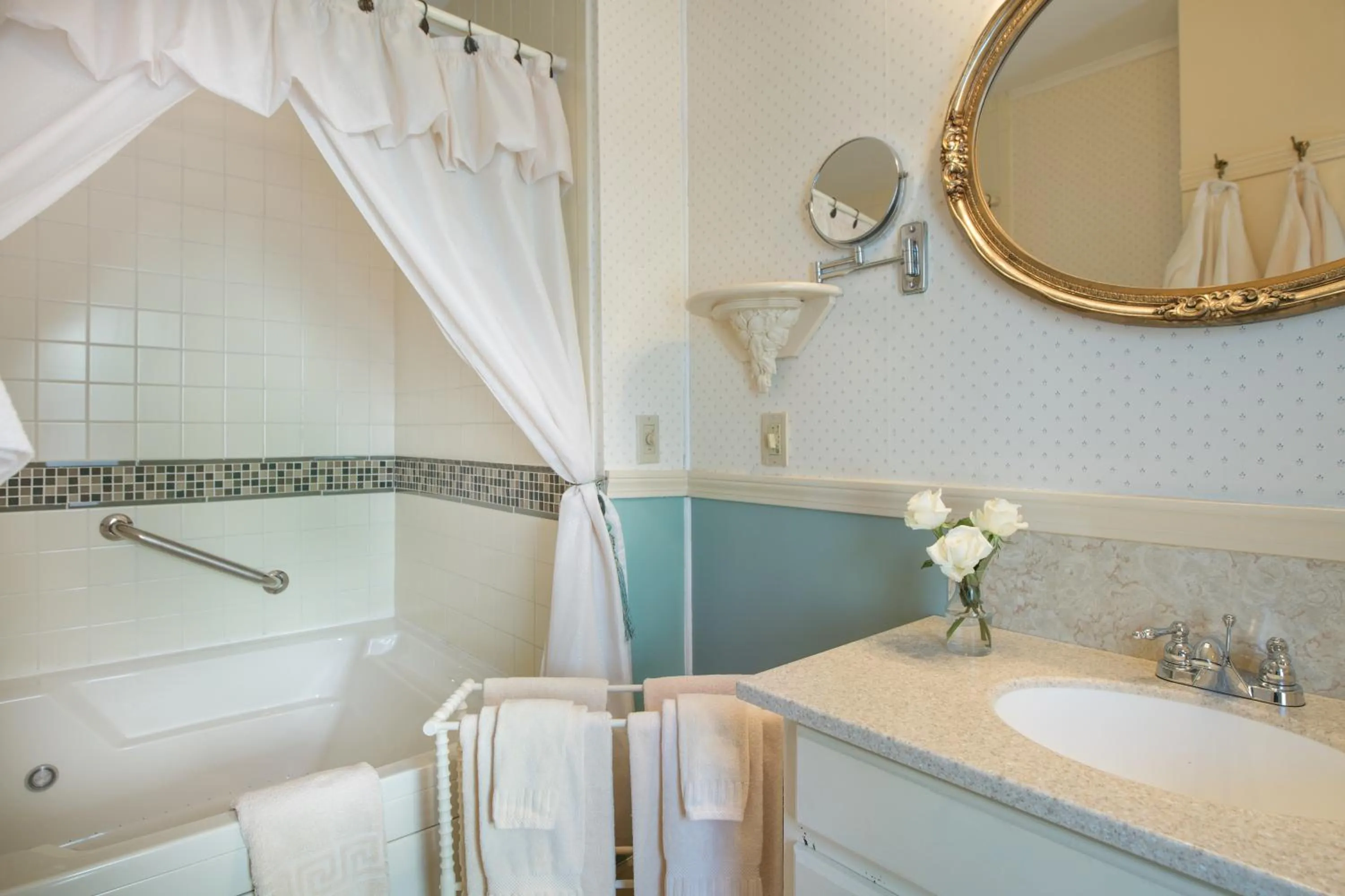 Bathroom in Mira Monte Inn & Suites