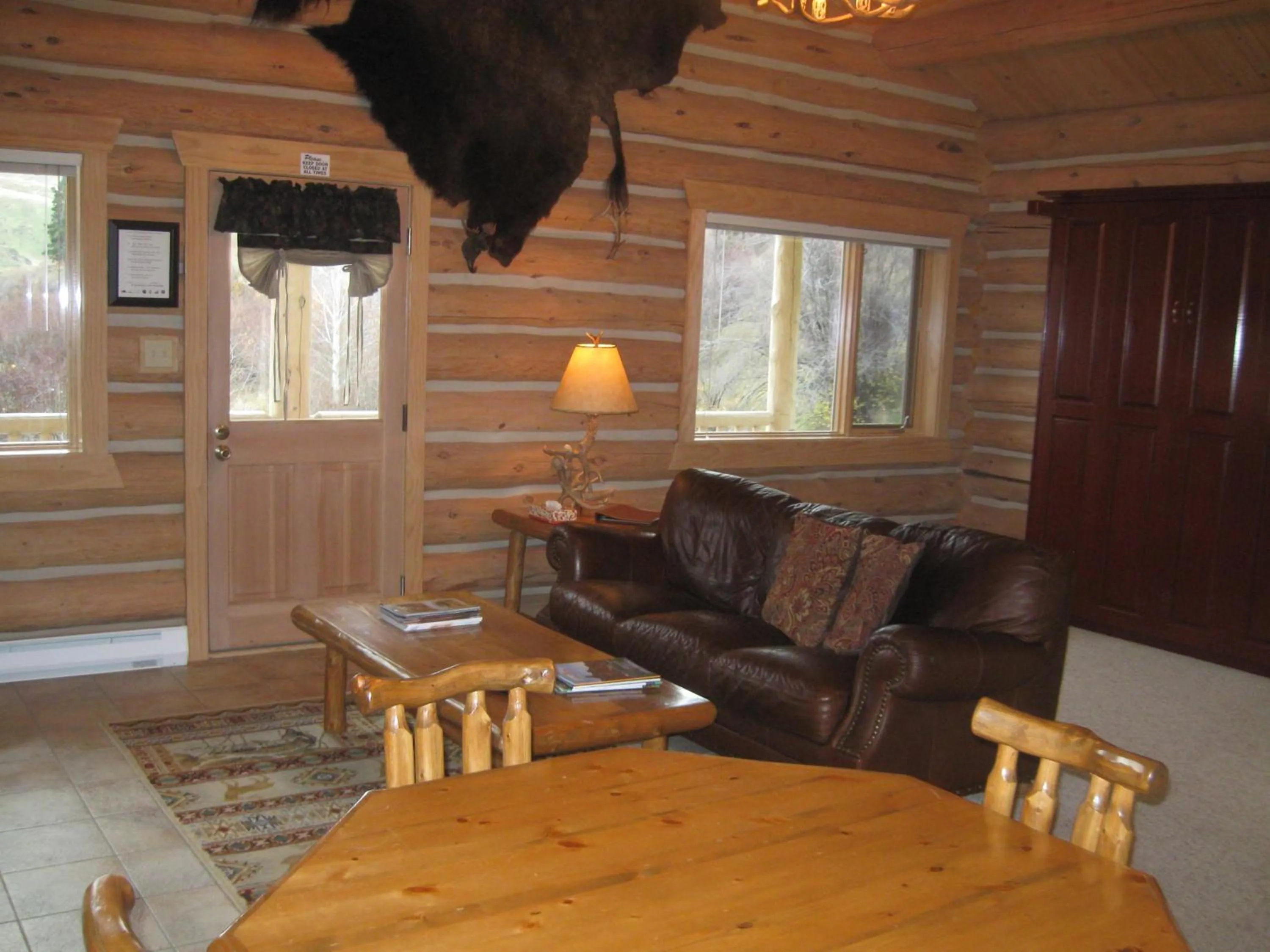 Living room in Rye Creek Lodge