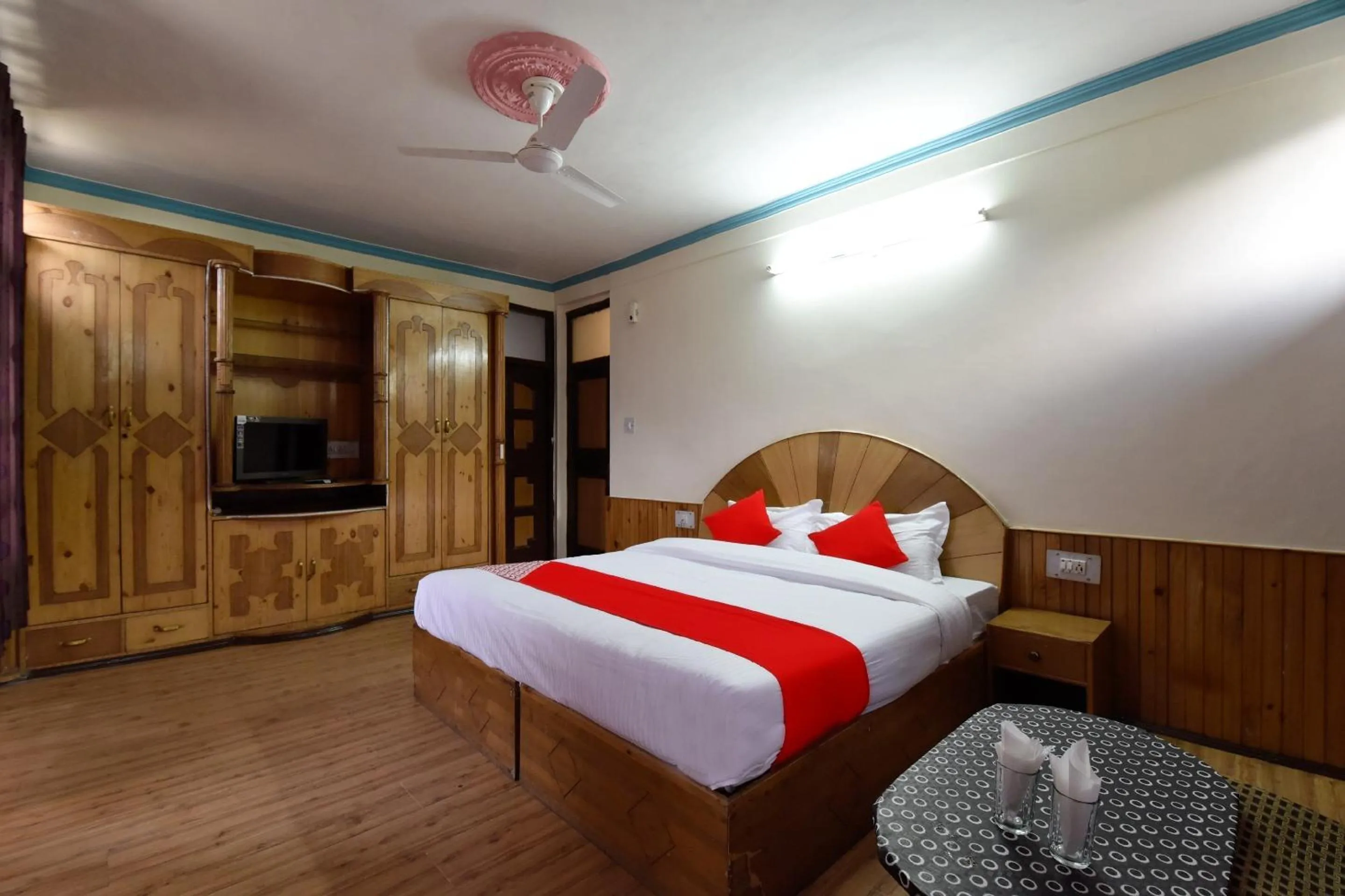 Bedroom in OYO Hill View