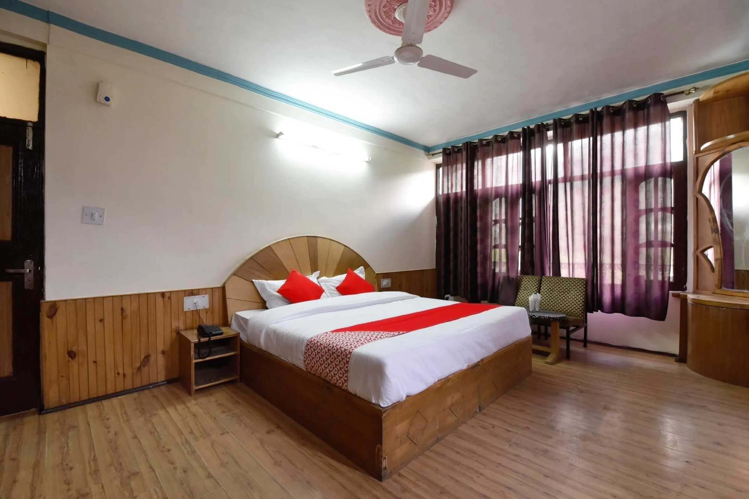 Bedroom in OYO Hill View