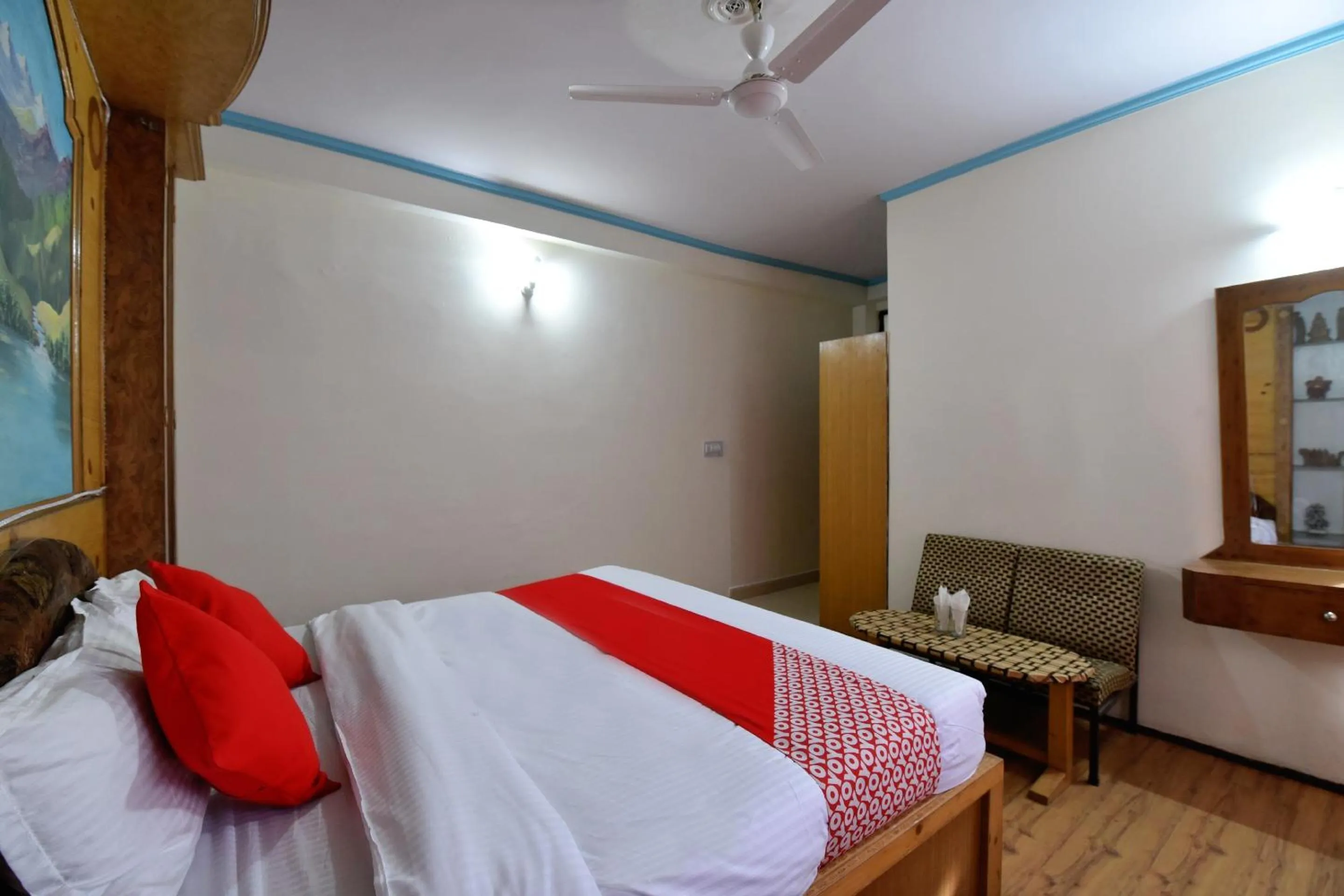 Bedroom in OYO Hill View