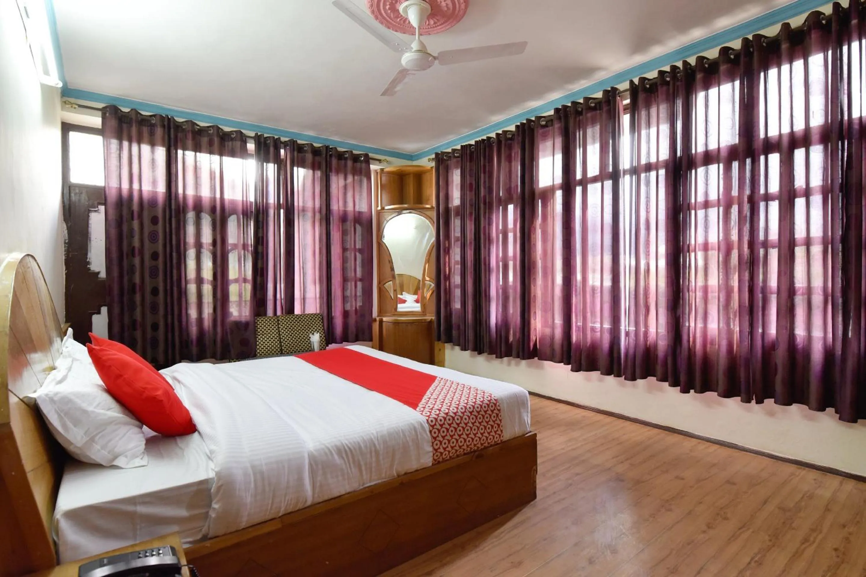 Bedroom in OYO Hill View