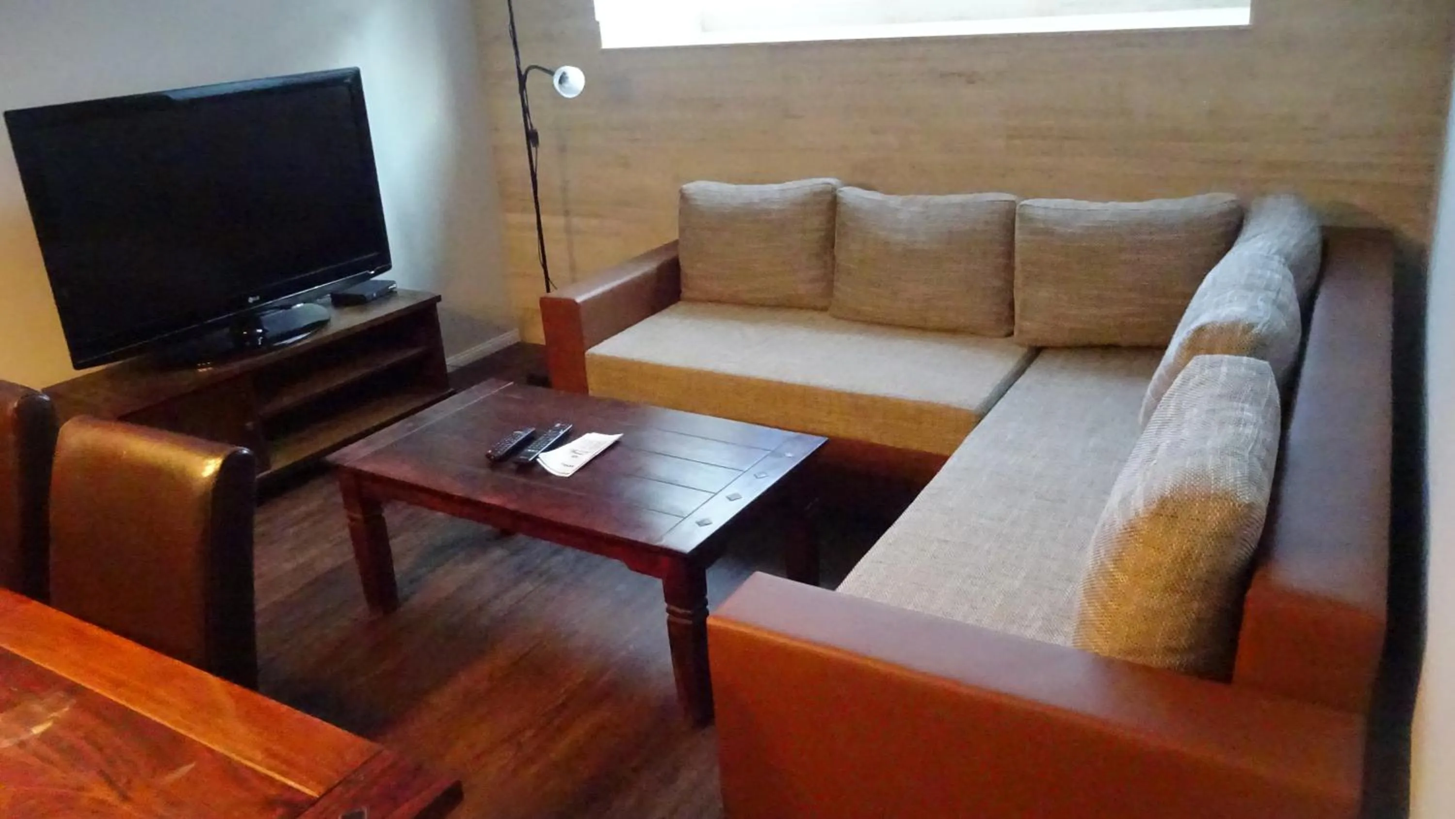 TV and multimedia in Corvin Point Rooms and Apartments