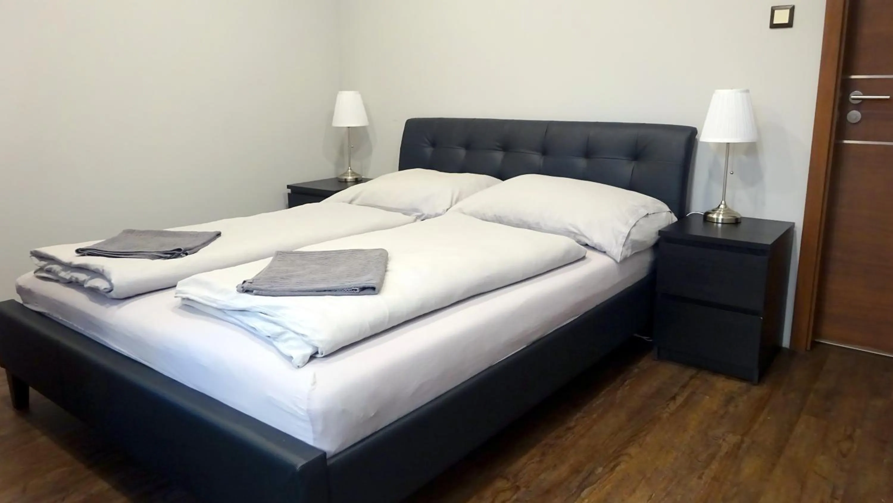 Bed in Corvin Point Rooms and Apartments