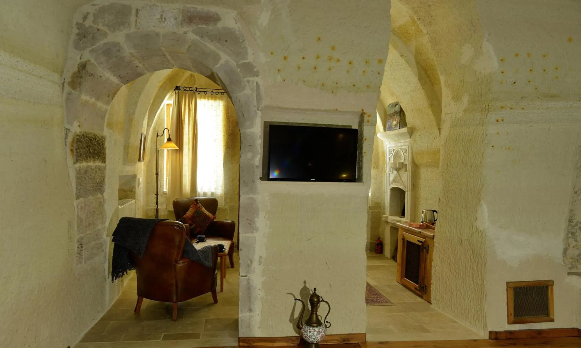 TV and multimedia in Seki Cave Suites