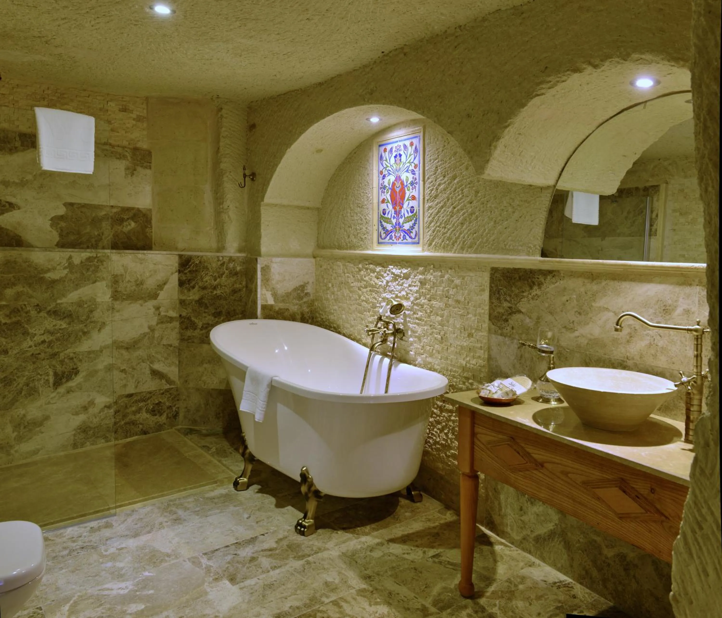 Toilet in Seki Cave Suites