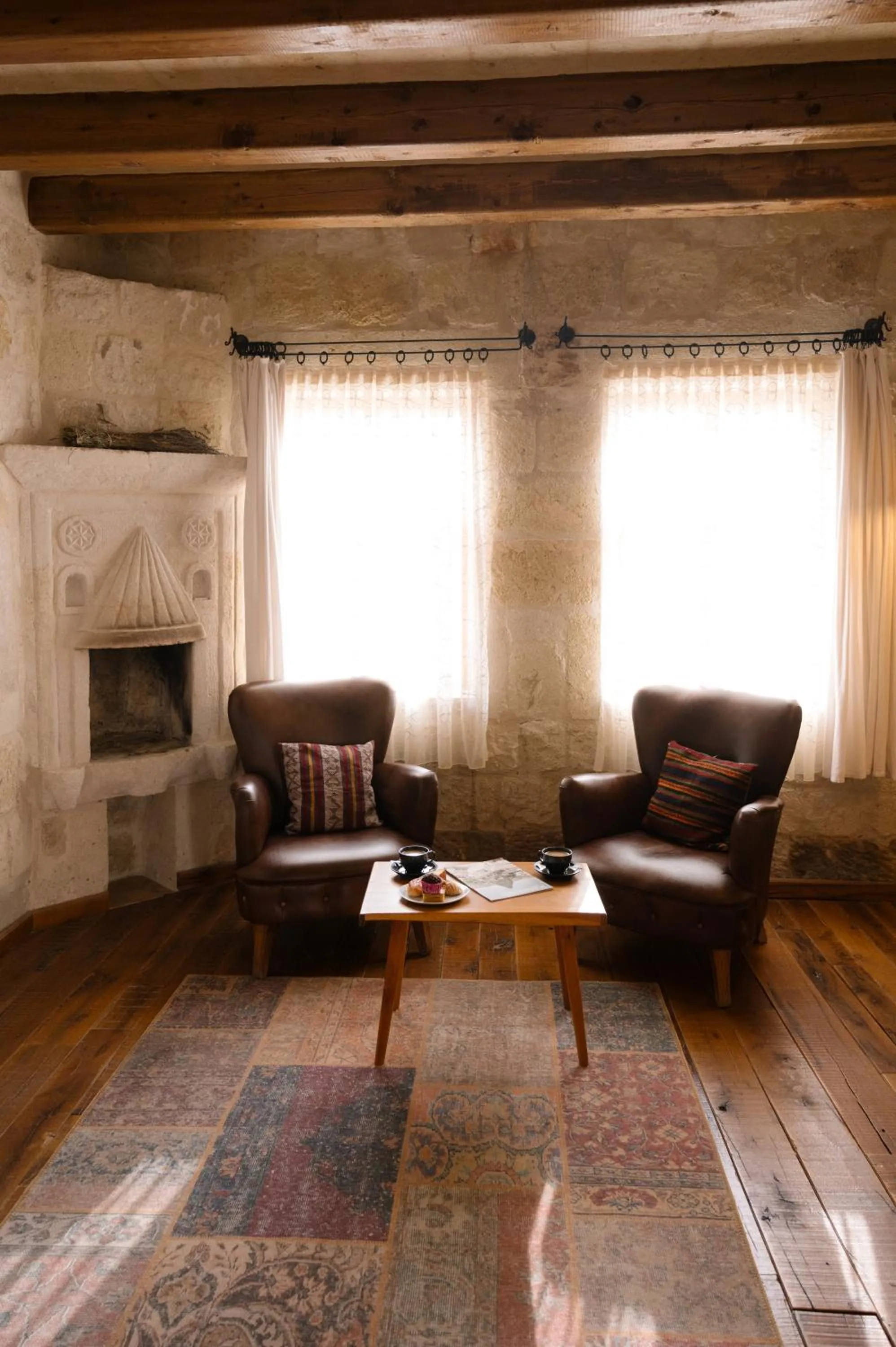 Living room in Seki Cave Suites