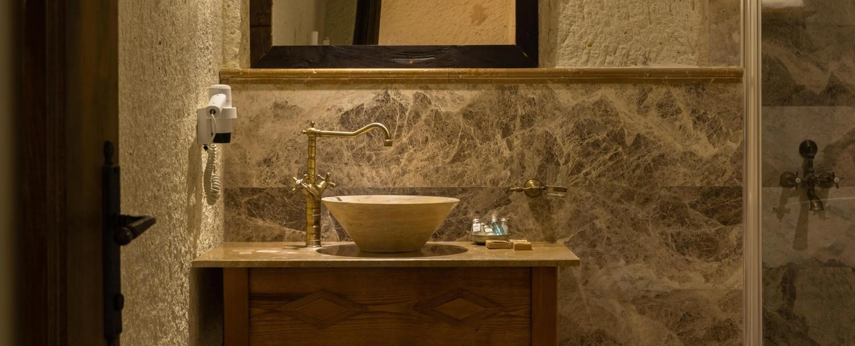 Bathroom in Seki Cave Suites