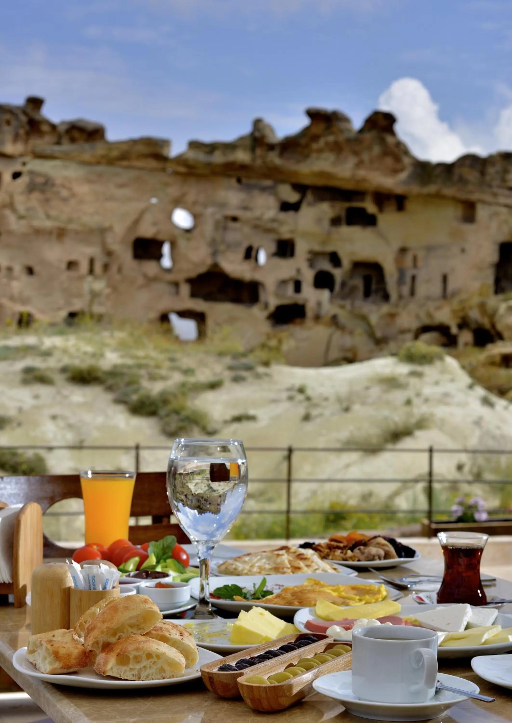 Day in Seki Cave Suites