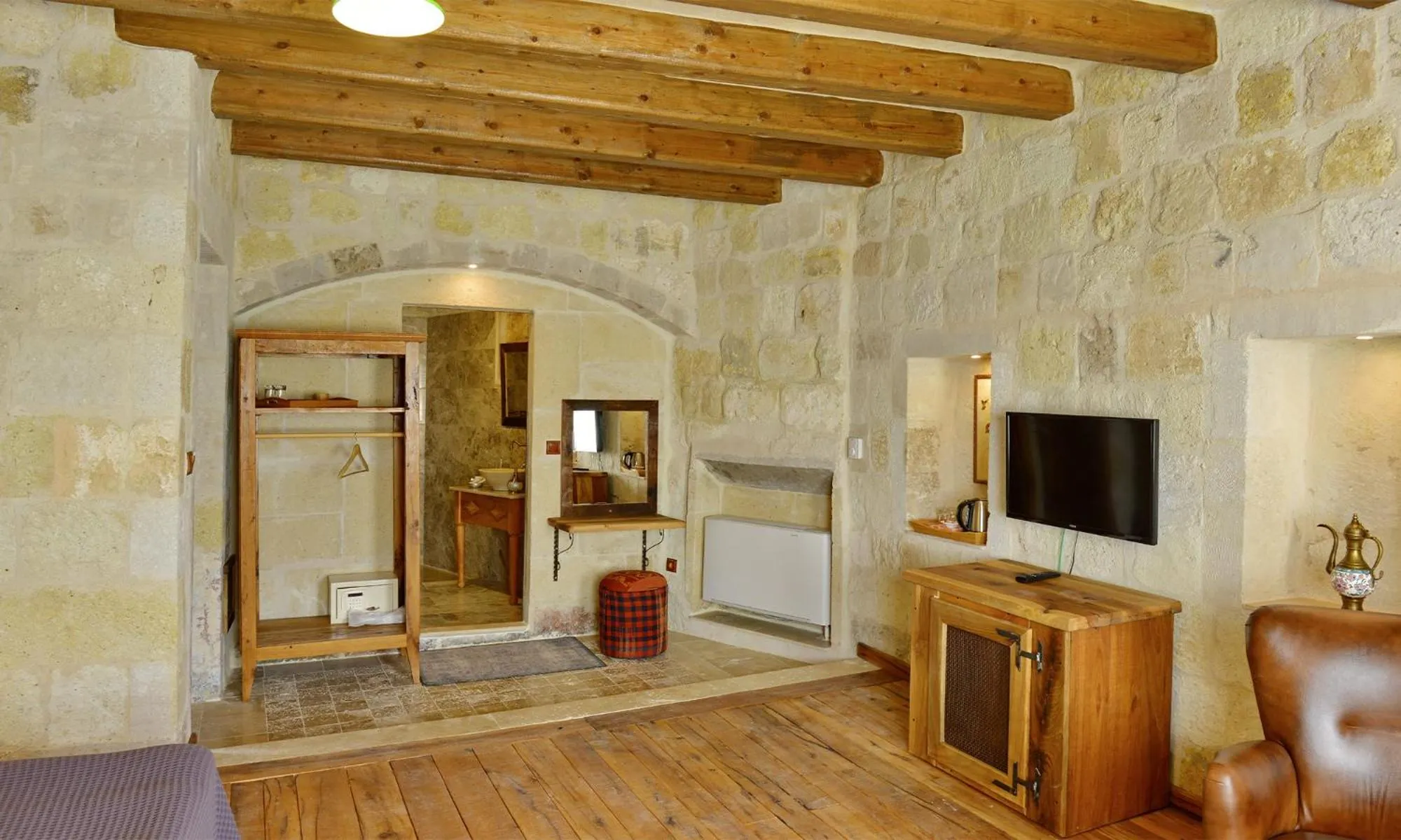 TV and multimedia in Seki Cave Suites