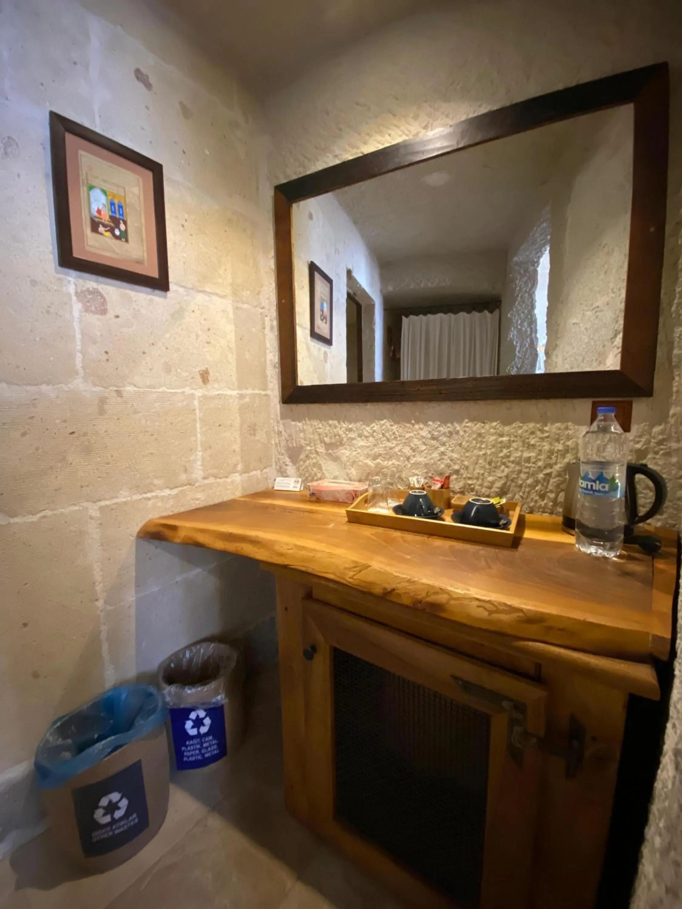 Coffee/tea facilities in Seki Cave Suites