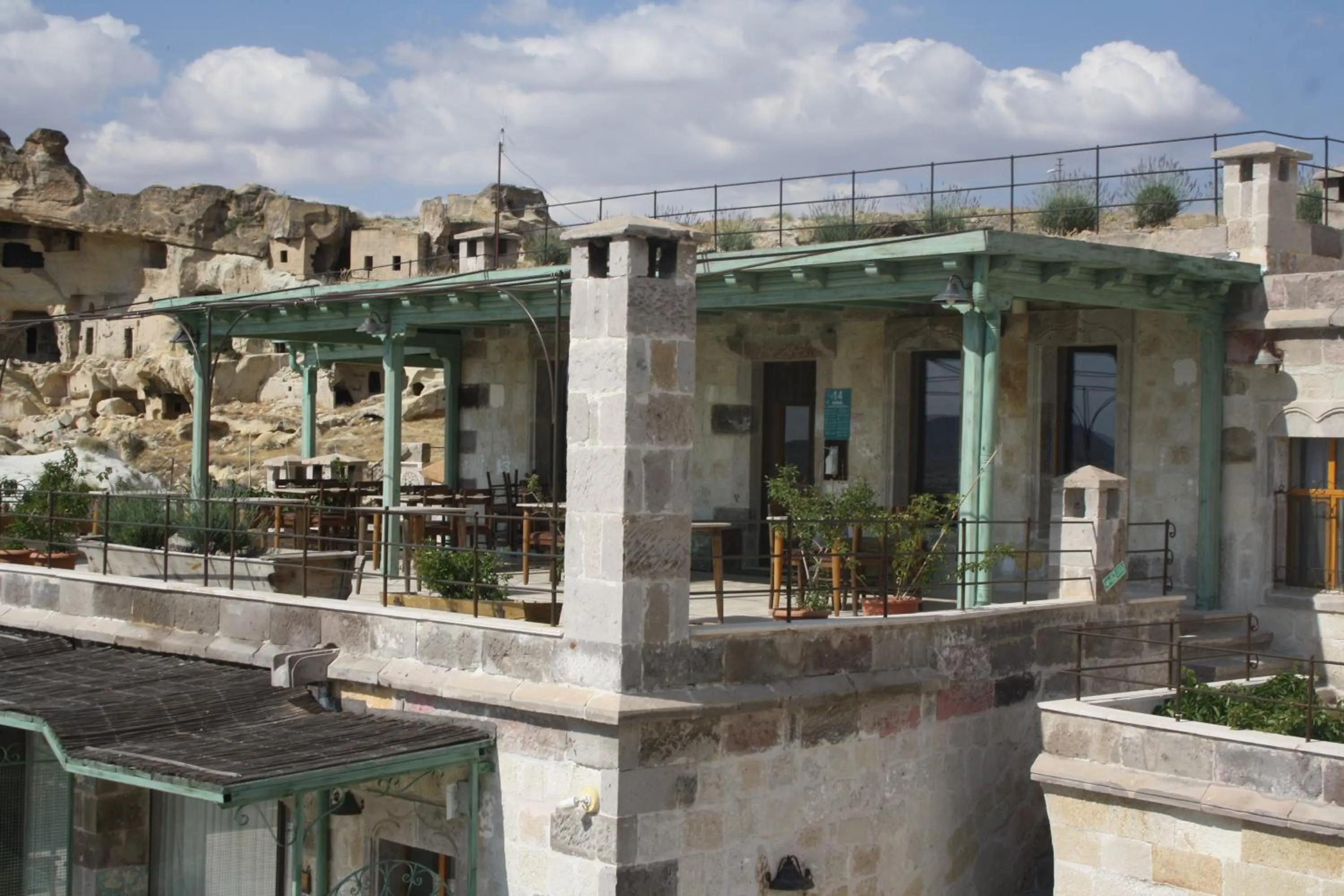 Restaurant/places to eat in Seki Cave Suites