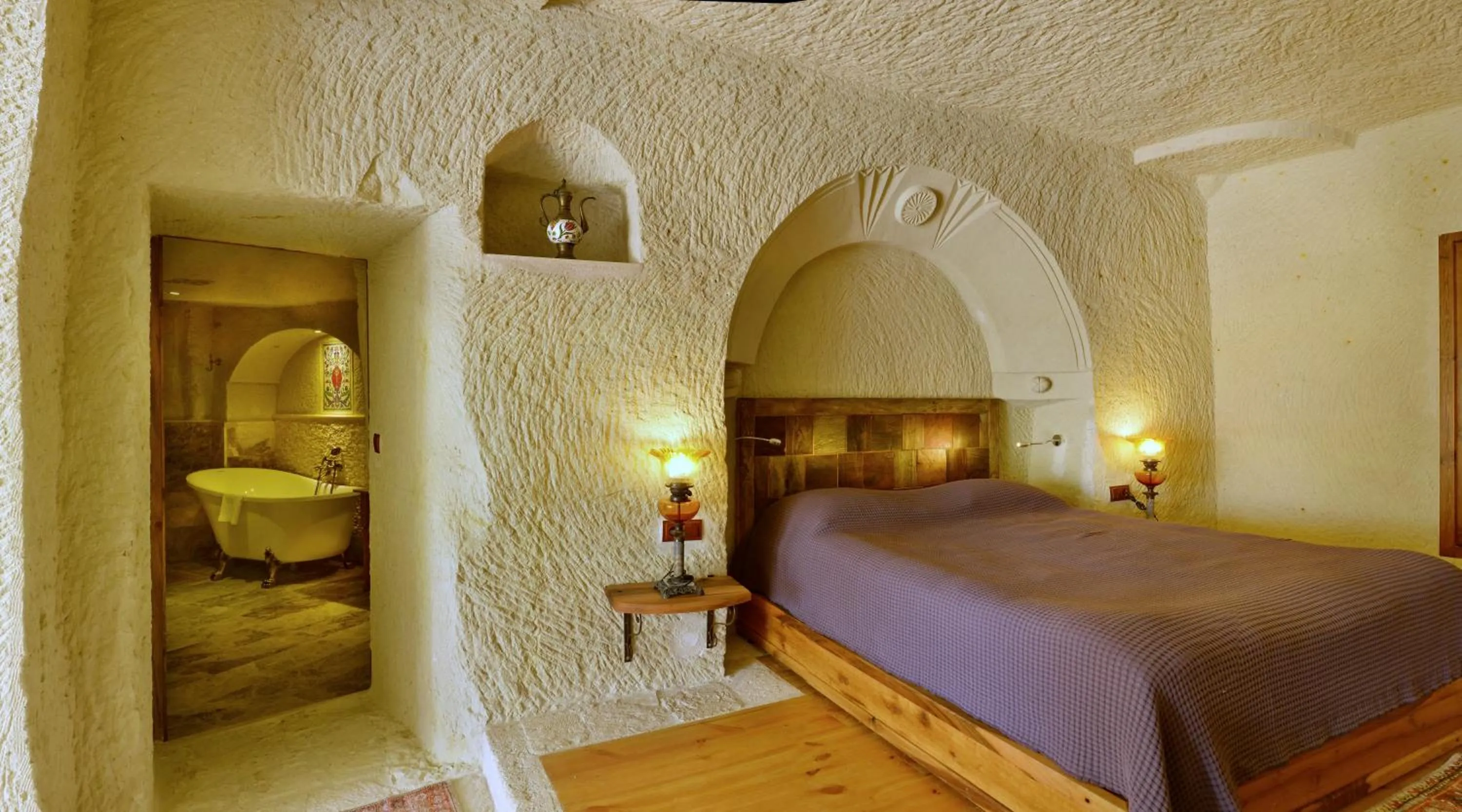 Massage, Bed in Seki Cave Suites